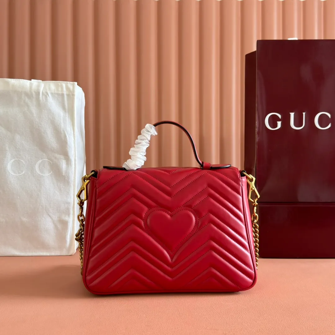 p1500. 📣📣📣【Original leather accessories🌈Full set of counter packaging】🔥🔥 ‼ ‼ "Marmont Italian Original Leather"‼ ‼ Have you picked up the addictive Gucci bags? The elegant and exquisite design of the GG Marmont series has captured the hearts of many girls! At the same time, it is also a must-have versatile item for global experts! Super awesome! Model: 498110. Size: 27*19*10.5, color: red