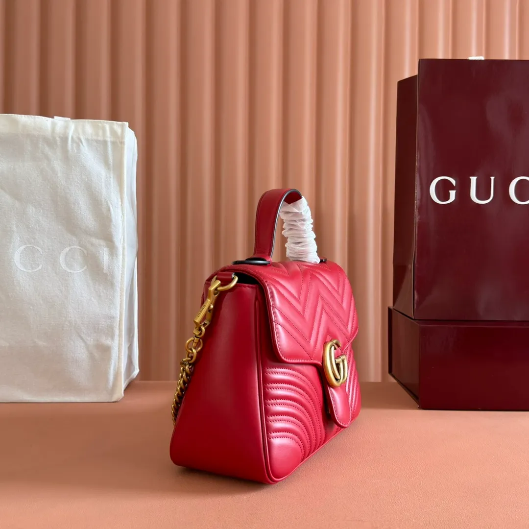p1500. 📣📣📣【Original leather accessories🌈Full set of counter packaging】🔥🔥 ‼ ‼ "Marmont Italian Original Leather"‼ ‼ Have you picked up the addictive Gucci bags? The elegant and exquisite design of the GG Marmont series has captured the hearts of many girls! At the same time, it is also a must-have versatile item for global experts! Super awesome! Model: 498110. Size: 27*19*10.5, color: red