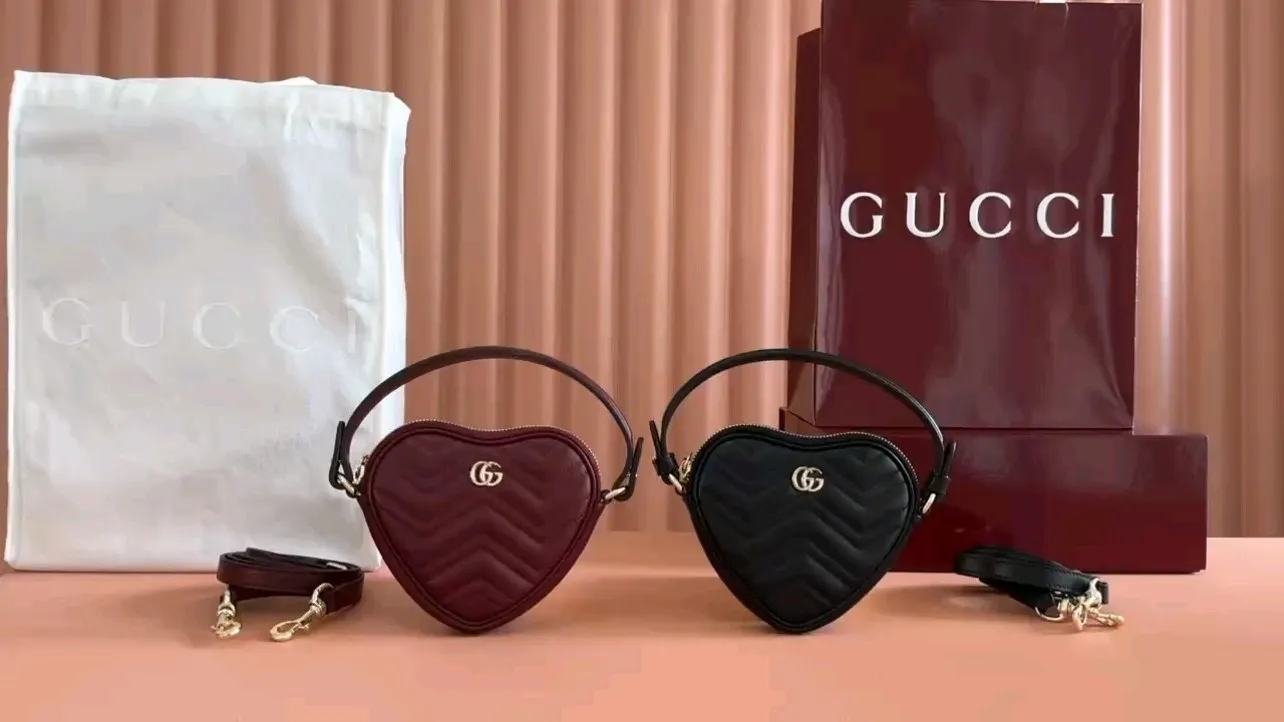 💋💋💋【New Product】GG Marmont series mini handbag, black, red/original leather shipped, 🐴Model: 837753. Combination short video