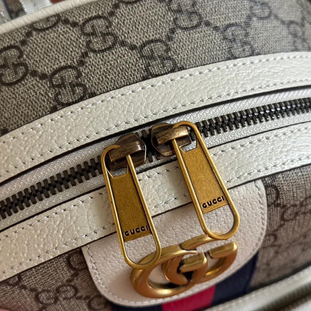 p1100. 📣📣📣【Original leather accessories🌈Full set of counter configurations】Ophidia family ~ The backpack is made of classic GG fabric with cowhide, inlaid with red and blue webbing, the wide bronze GG pattern shoulder straps are very eye-catching, and the back is made of breathable mesh technology fabric, all elements are brought into full play! The size and capacity of the bag are perfect, and it can be used with any outfit or travel. Style number: 547965, size: 22*29*15