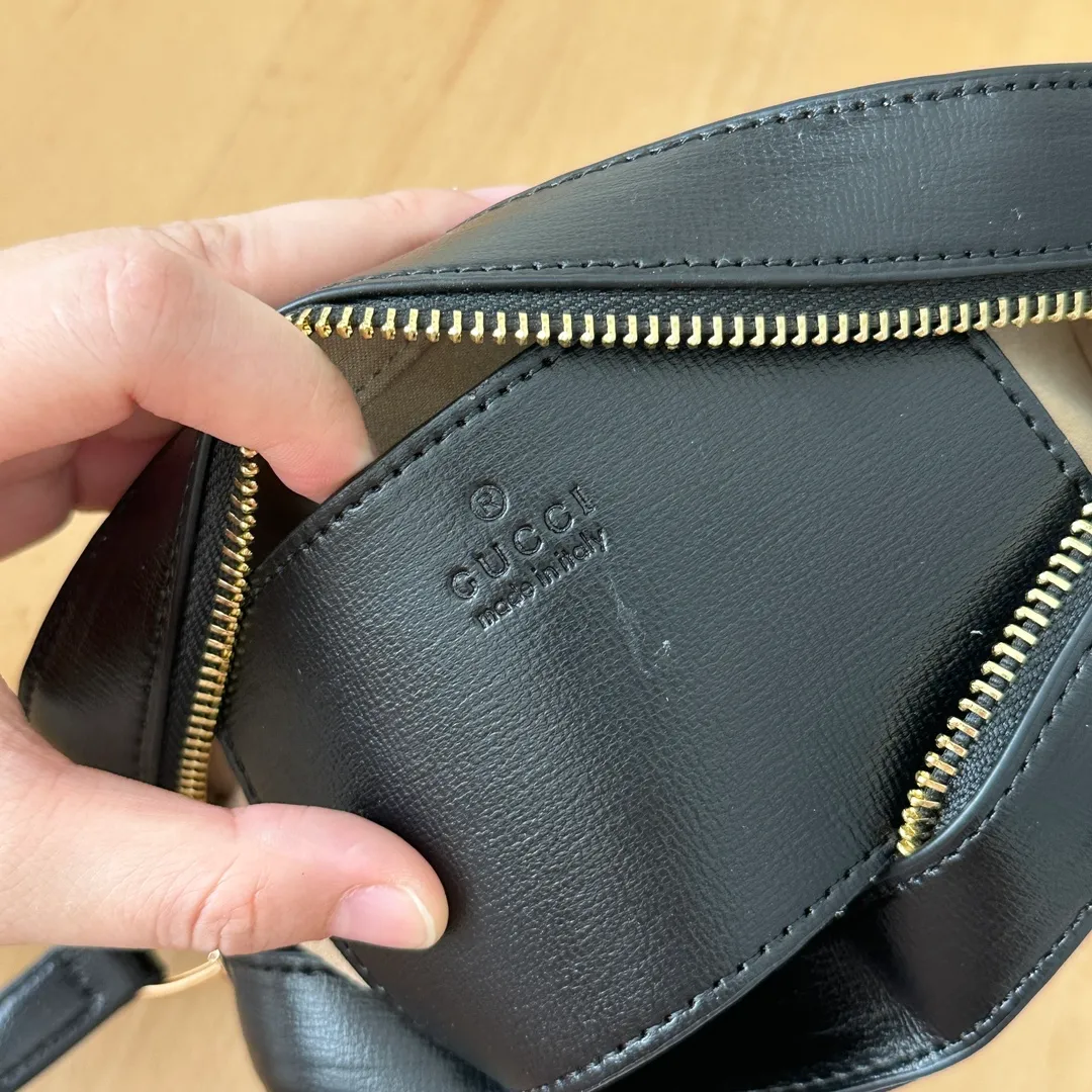 Actual shot #💰260 Style number: 760196 black full leather Size: 20✖️13✖️6cm 𝗚𝘂𝗰𝗰𝗶 𝗛𝗼𝗿𝘀𝗲𝗯𝗶𝘁 𝟭𝟵𝟱𝟱 camera bag The classic horsebit and retro style can be matched casually without going wrong. The size is invincible and friendly~ A cute toast bun shape🍞Not too big, not too small, just right! The length of the shoulder strap can be adjusted with a pin buckle for cross-body wear, and the capacity also meets daily needs~