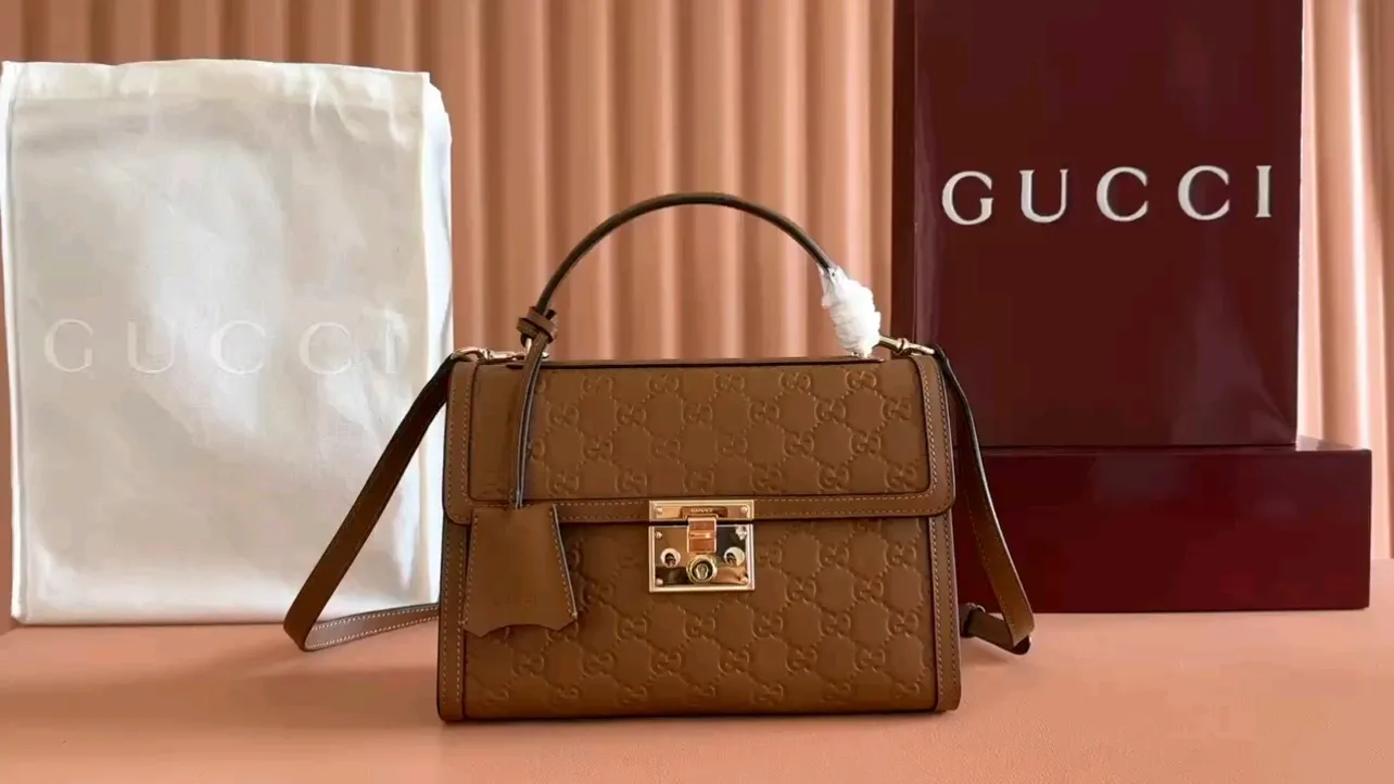 💋💋💋【New】GG Padlock series medium handbag, four-color embossed/original leather is shipped, 🐍Model: 838998. Combination short video