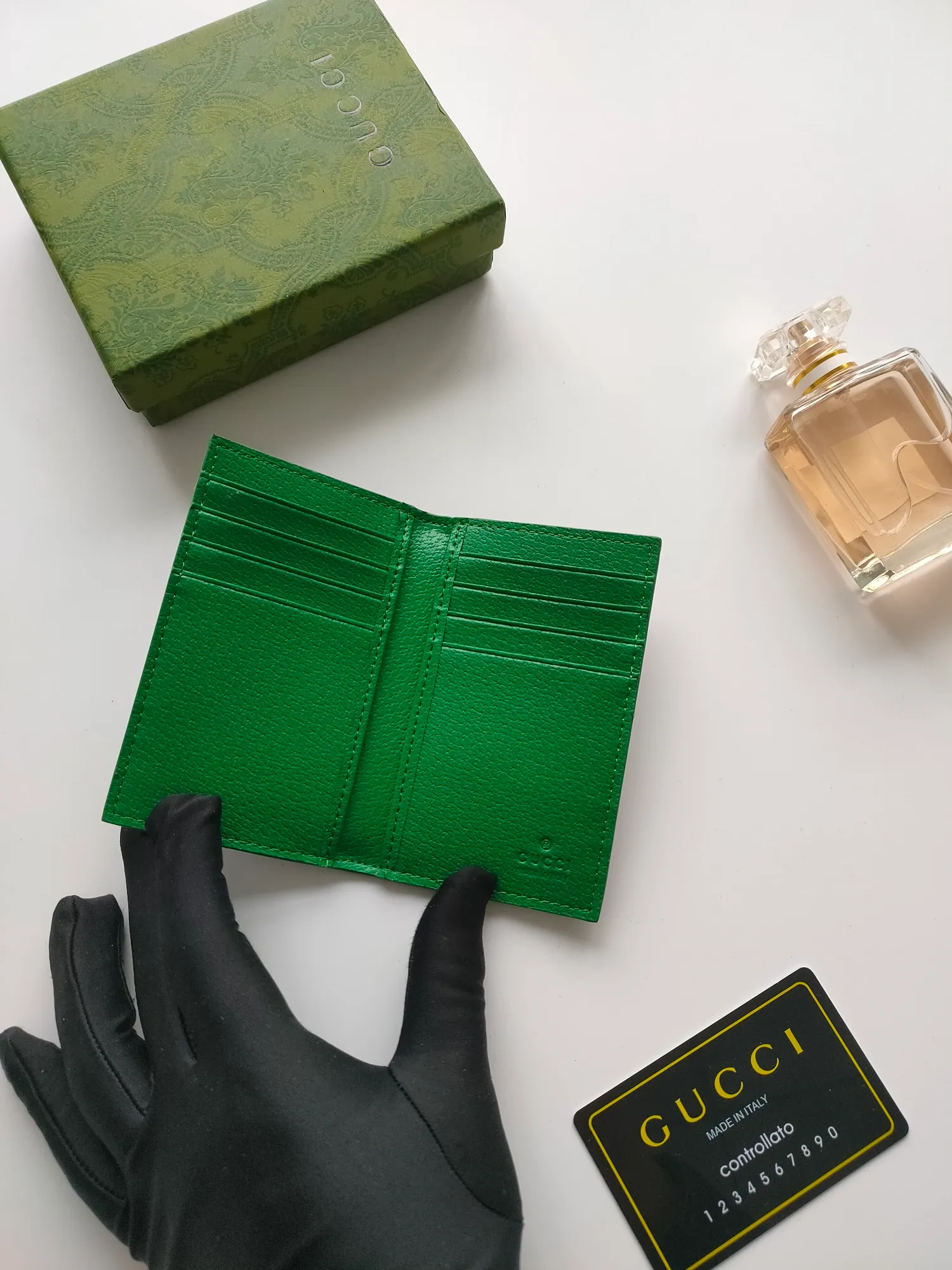 💰100💰Long card holder with GG details. Gucci archive elements GG details and vibrant colors are cleverly blended. This long card holder is crafted from GG Supreme canvas and cleverly incorporates red contrasting details, bringing subtle contrast to this compact daily accessory. Model: 768249. Dimensions when open: 12 (length) x 15cm (width) Dimensions when closed: 12 (length) x 7.5cm (width)