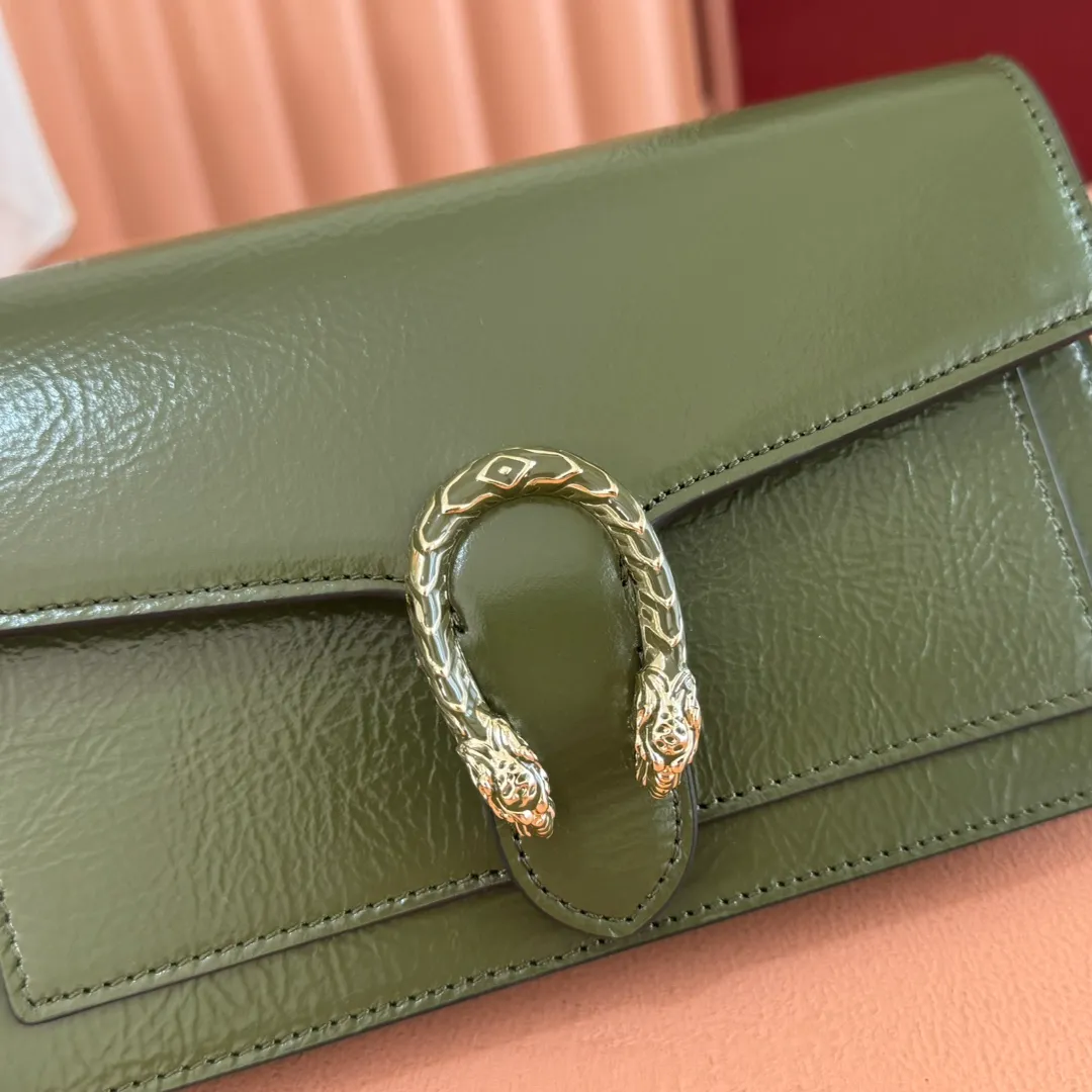 p980. 💋💋💋"With full set of original counter packaging" [New Product] This chain wallet is made of patent leather, with a wide shape and a light gold tone chain shoulder strap that provides a variety of styling options. Rosso Ancora patent leather Light gold tone hardware Gucci Ancora suede and taffeta lining Interior: 6 card compartments and 1 zip pocket External: 1 flat pocket Chain shoulder strap (52 cm high) Button closure Ident: 837374. Dimensions: 20cm (width) x 12.5cm (height) x 4.5cm (depth) Weight: approx. 0.42kg Colour: Forest green patent leather. Made in Italy