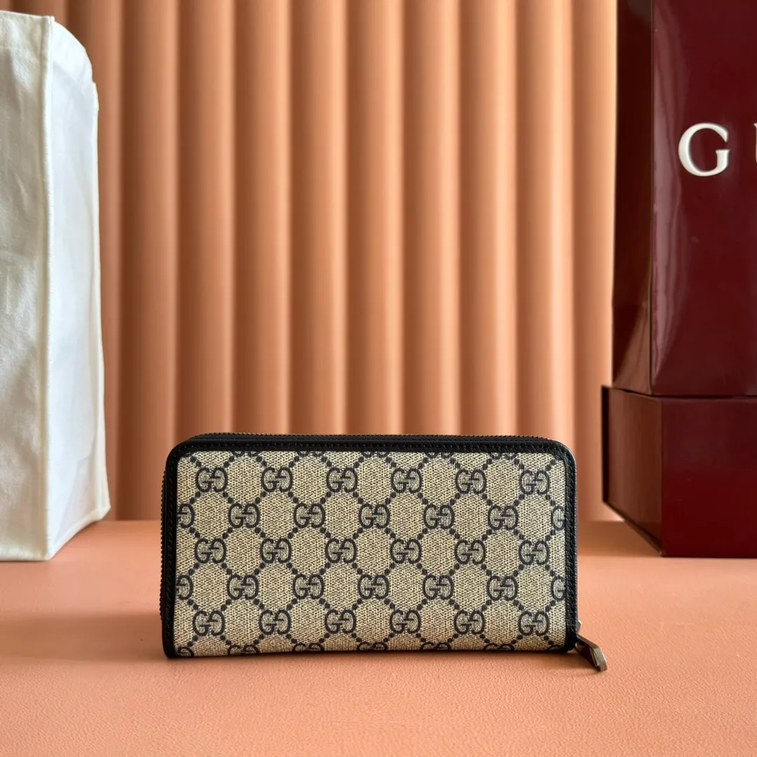 p460. 📣📣📣[Original leather accessories🌈Complete counter packaging]🔥🔥This simple and slender wallet is made of black GG Supreme canvas, decorated with tonal leather piping and an interlocking double G logo, highlighting the charm of a classic design. Black GG Supreme canvas, environmentally friendly material. Black leather trim. Viscose lining. Oval leather interlocking G plaque. Eight card compartments, two bill compartments. Size: 19*10.5*2cm Color: blue/pvc. Model: 673003.