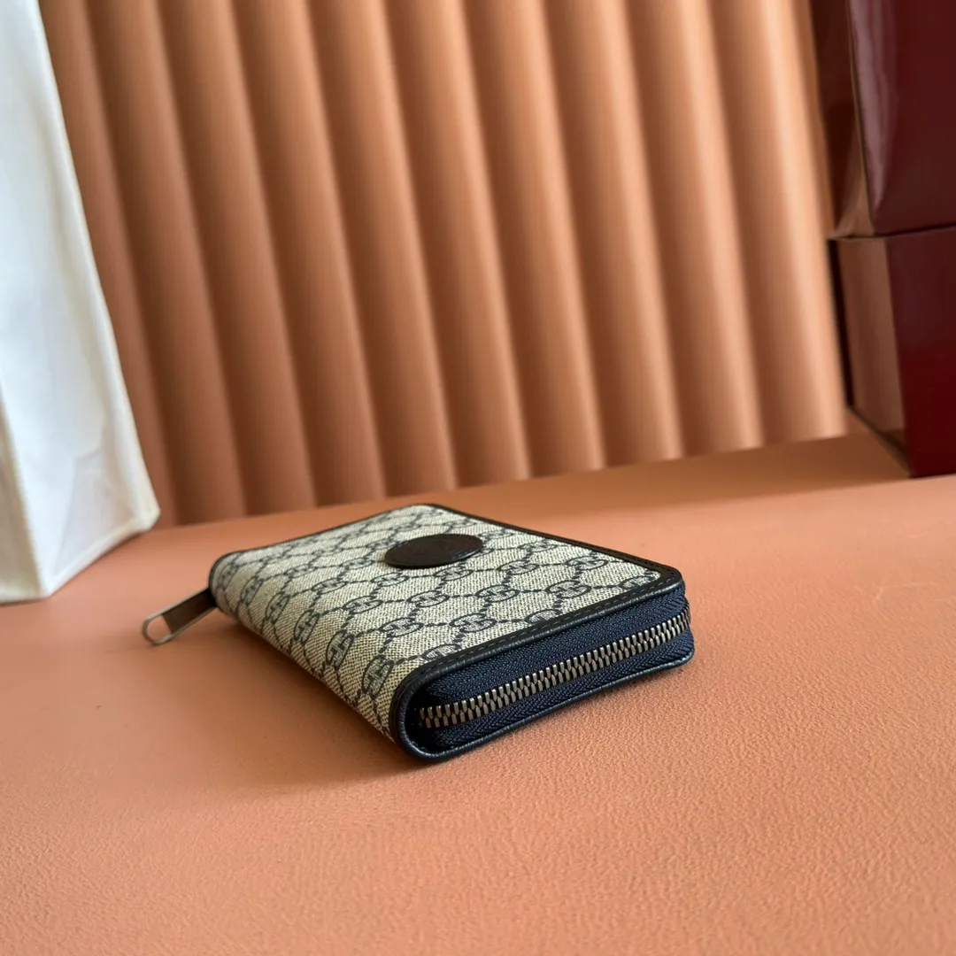 p460. 📣📣📣[Original leather accessories🌈Complete counter packaging]🔥🔥This simple and slender wallet is made of black GG Supreme canvas, decorated with tonal leather piping and an interlocking double G logo, highlighting the charm of a classic design. Black GG Supreme canvas, environmentally friendly material. Black leather trim. Viscose lining. Oval leather interlocking G plaque. Eight card compartments, two bill compartments. Size: 19*10.5*2cm Color: blue/pvc. Model: 673003.