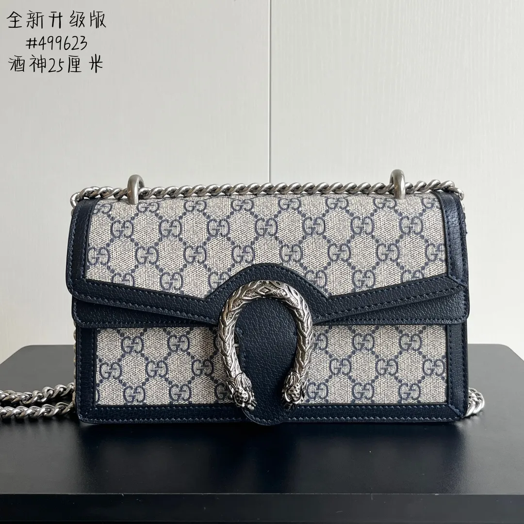 New upgraded version of real shot #💰300 Model: 499623 blue glue Size: 25x14x8cm 𝙂𝙪𝙘𝙘𝙞 𝘿𝙞𝙤𝙣𝙮𝙨𝙪𝙨Diamond Bacchus True Fragrance Series Warning, it’s amazing. It retains the perfect pedigree of the Bacchus bag, but opens the era of Bacchus innovation! The most valuable part of the entire bag is the tiger head diamond buckle, a palace-level treasure item. Not a market product. The weight is very light and the size is perfect. Highly recommended.