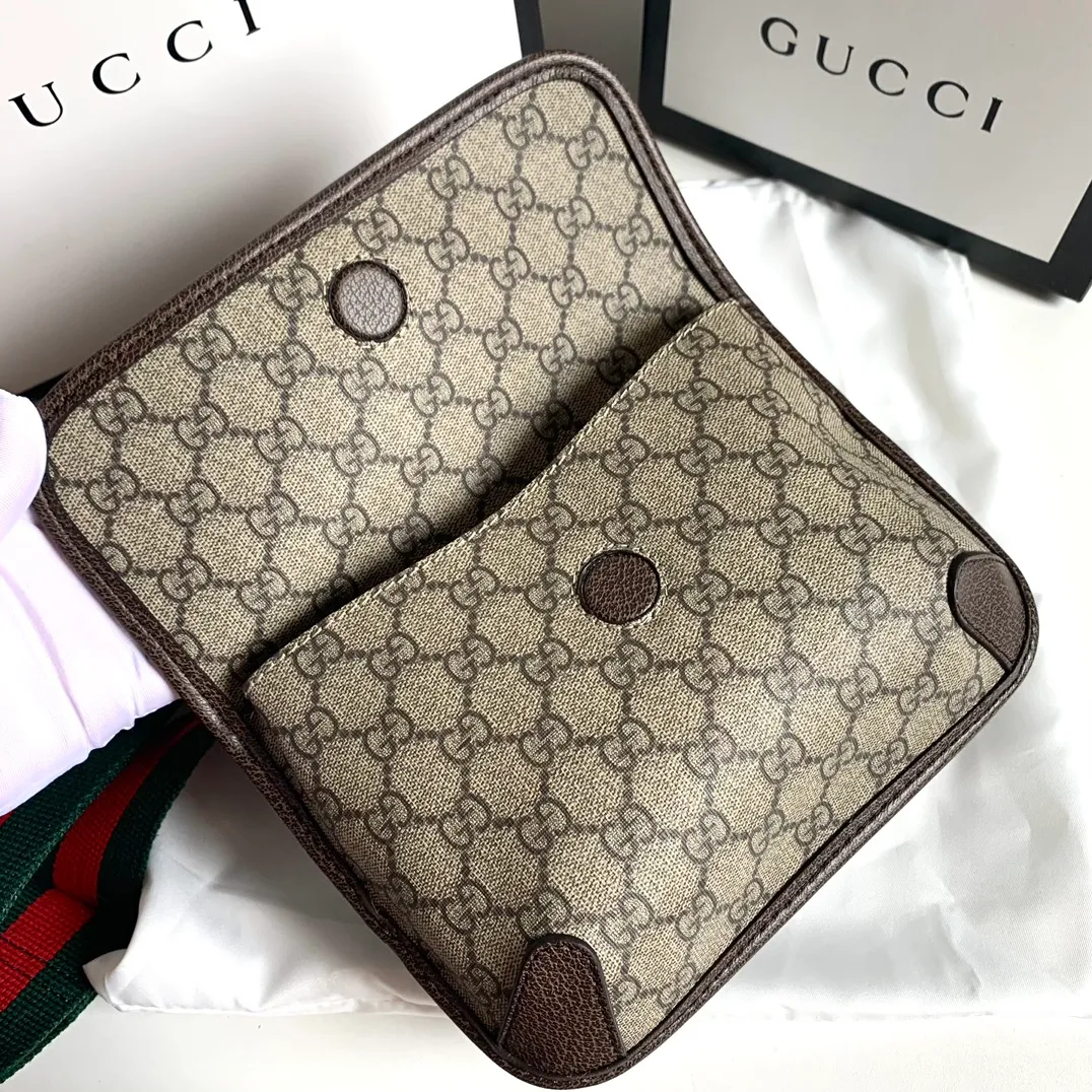 Upgraded version of real shot #💰320 Style No.: 501050 Size: 22*16.5*4cm GG Suprememini messenger bag to help you play in this autumn and winter fashion circle ~ Classic PVC material with brown cowhide, hardware🐯Tiger head hardware with red and green adjustable shoulder straps, retro style design, equipped with flip buckles on each side. The central opening compartment can be opened using a magnetic tab. (Copy version of Gucci hardware logo and upgraded hot stamping, bold red and green webbing)