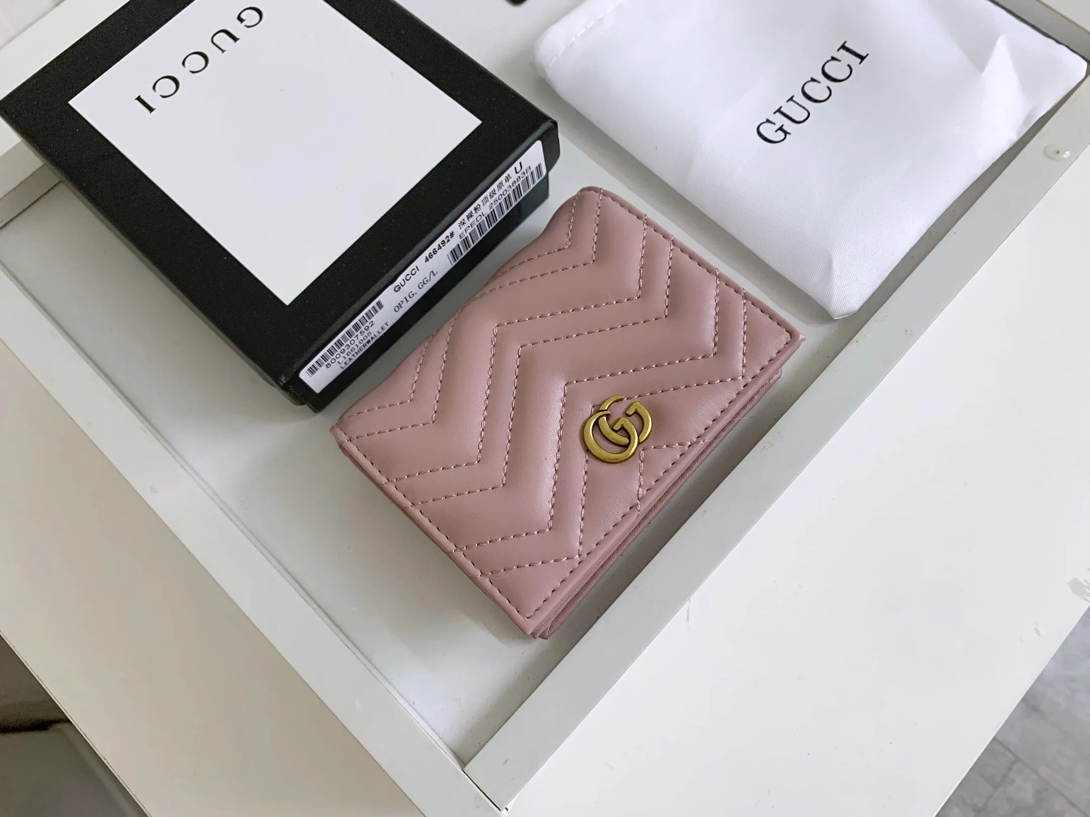 💰150 💎 Top original leather #NUDE PINK❤️ New model from GUCCI, counter quality, original single leather, real shot. 2021 Early Autumn New Style🔥 GG Marmont Series❣ Flip-top card holder😘 Made of soft quilted V-shaped leather 👍 Refined with top overseas hardware😍! Model: 466492 Size: 11x8.5x3cm.