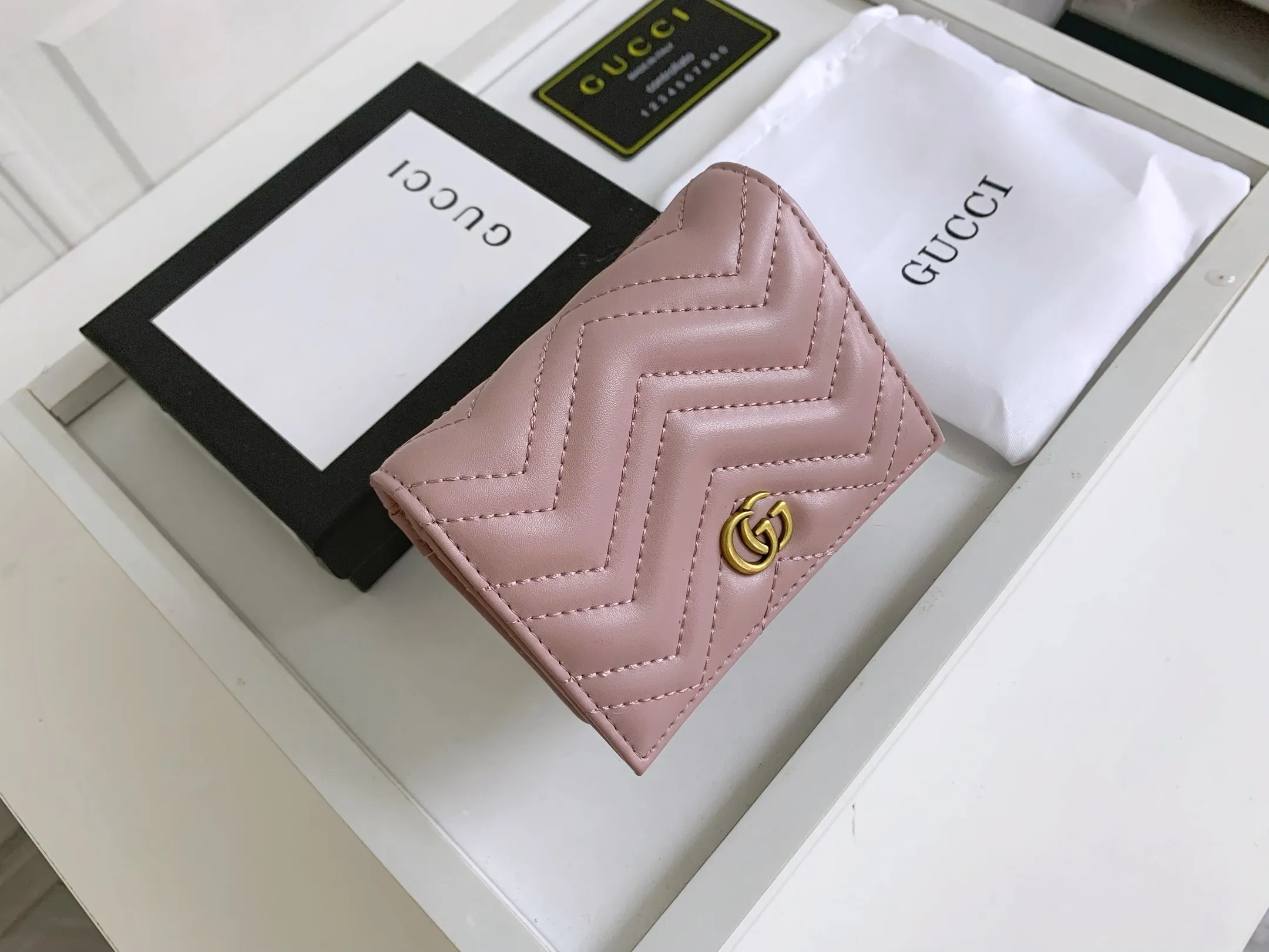 💰150 💎 Top original leather #NUDE PINK❤️ New model from GUCCI, counter quality, original single leather, real shot. 2021 Early Autumn New Style🔥 GG Marmont Series❣ Flip-top card holder😘 Made of soft quilted V-shaped leather 👍 Refined with top overseas hardware😍! Model: 466492 Size: 11x8.5x3cm.