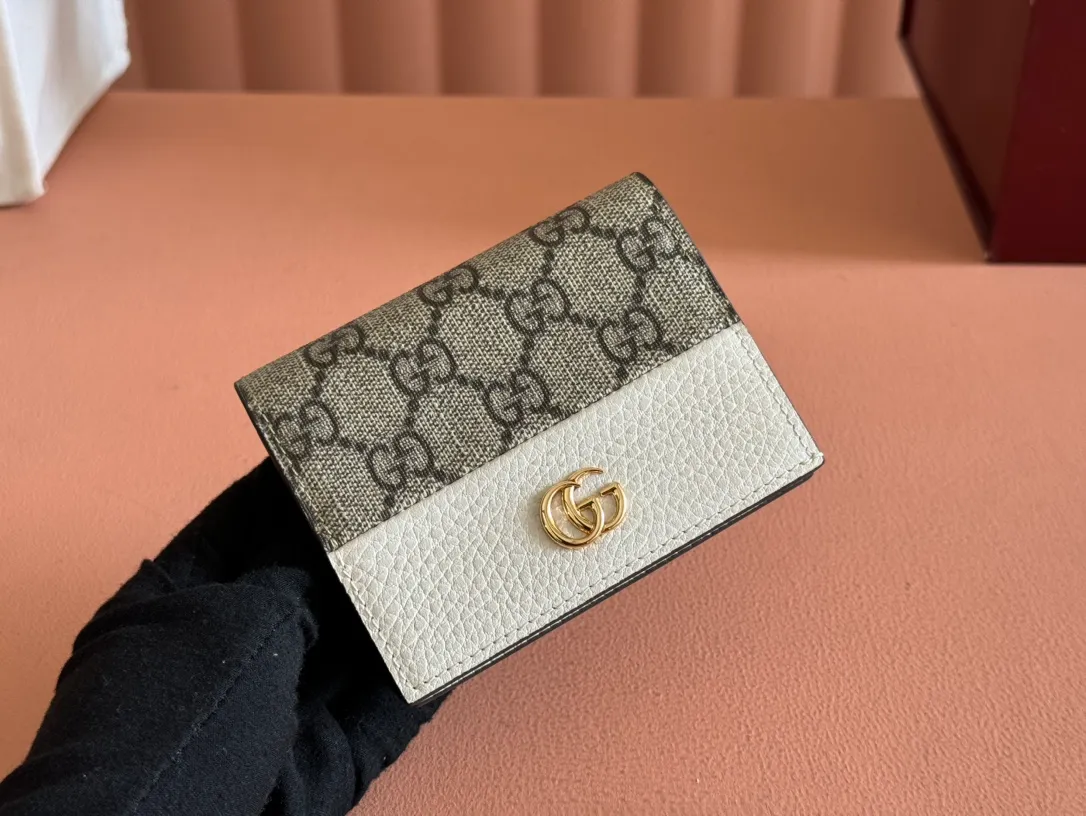 p400. 💋💋💋【Original leather accessories🌈(Cdfmall Sanya Duty Free Store Handbag)🔥🔥Have you got this addictive beautiful bag? GG Marmont series, ‼️elegant and exquisite design has captured the hearts of many girls! It is also a must-have versatile item for global experts! Super awesome! Model: 658610. Size: 11*8, 2.5cm.