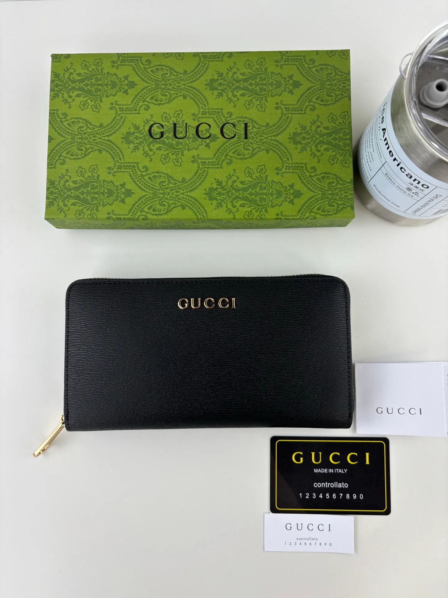 💰170 GUCCl Long zipper wallet with handwritten Gucci logo. Exploring self-expression with unlimited possibilities has become the spiritual connotation of brand design. Crafted from black leather, this long clip is embellished with a gold-toned handwritten Gucci logo-shaped hardware, adding a touch of the brand's signature charm to the entire design. Black leather, gold-tone hardware, taffeta lining, script Gucci logo detail. Interior: Six card compartments, two bill compartments, two separate internal compartments and a zippered coin pocket, this classic piece features a zipper closure Style number: 772642 Dimensions: 19cm x 10cm x 3.5cm Colour: Black