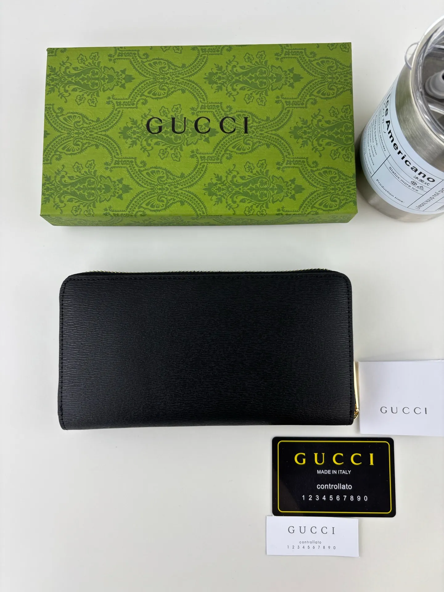 💰170 GUCCl Long zipper wallet with handwritten Gucci logo. Exploring self-expression with unlimited possibilities has become the spiritual connotation of brand design. Crafted from black leather, this long clip is embellished with a gold-toned handwritten Gucci logo-shaped hardware, adding a touch of the brand's signature charm to the entire design. Black leather, gold-tone hardware, taffeta lining, script Gucci logo detail. Interior: Six card compartments, two bill compartments, two separate internal compartments and a zippered coin pocket, this classic piece features a zipper closure Style number: 772642 Dimensions: 19cm x 10cm x 3.5cm Colour: Black
