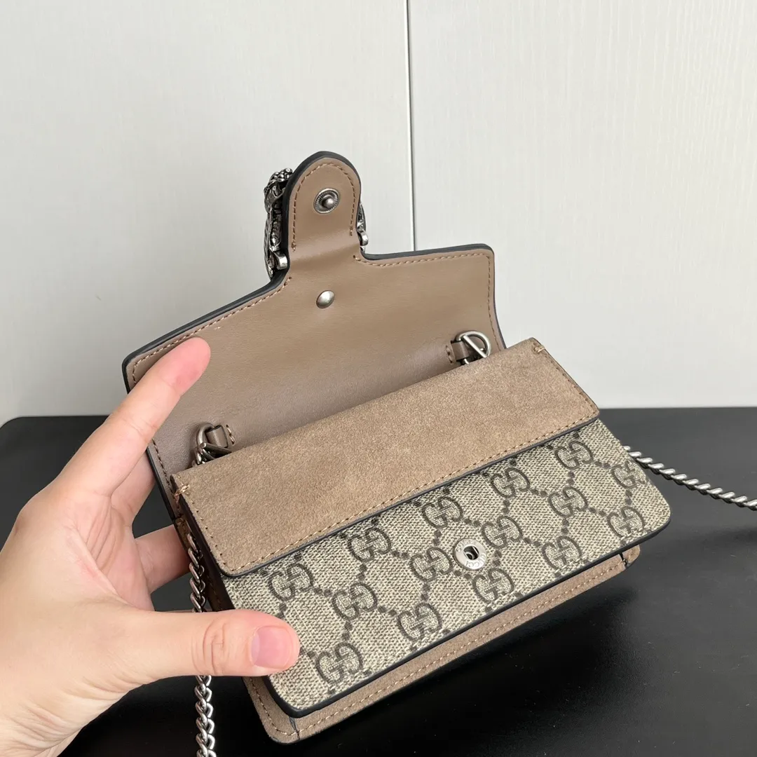 Actual shot #💰260 with box Model: 476432 Khaki Size: 16.5x10x4.5cm 𝙂𝙪𝙘𝙘𝙞 𝘿𝙞𝙤𝙣𝙮𝙨𝙪𝙨 𝙈𝙞𝙣𝙞 16.5 Xiaogujia’s entry-level small bag is recommended. It’s not worth mentioning. It’s a classic model that can be said to be the symbol of Xiaogujia. The classic mini Dionysian buckle is paired with calfskin. This bag has a very high appearance rate. It is simply a tool for daily wear and is very popular on the street❗️