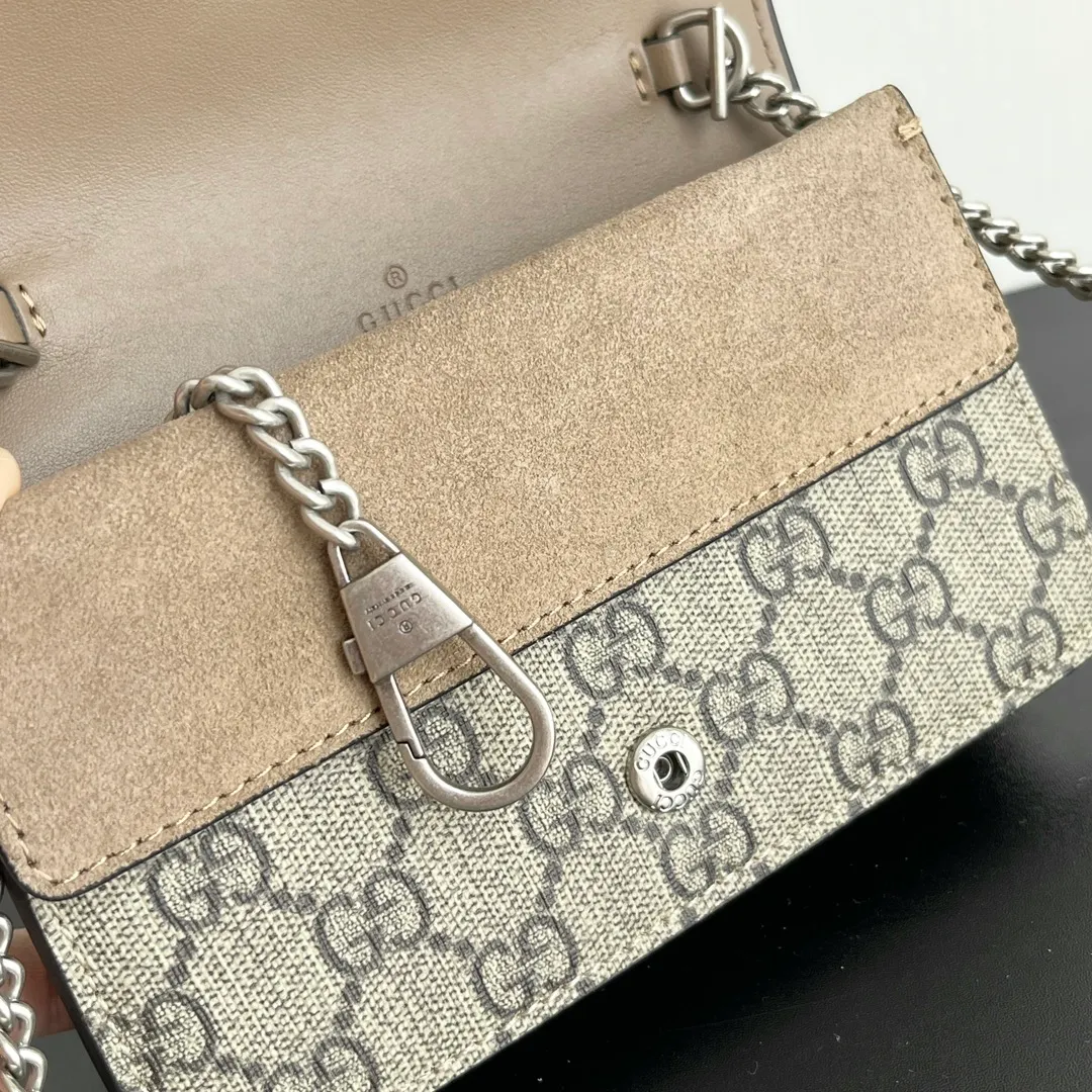 Actual shot #💰260 with box Model: 476432 Khaki Size: 16.5x10x4.5cm 𝙂𝙪𝙘𝙘𝙞 𝘿𝙞𝙤𝙣𝙮𝙨𝙪𝙨 𝙈𝙞𝙣𝙞 16.5 Xiaogujia’s entry-level small bag is recommended. It’s not worth mentioning. It’s a classic model that can be said to be the symbol of Xiaogujia. The classic mini Dionysian buckle is paired with calfskin. This bag has a very high appearance rate. It is simply a tool for daily wear and is very popular on the street❗️