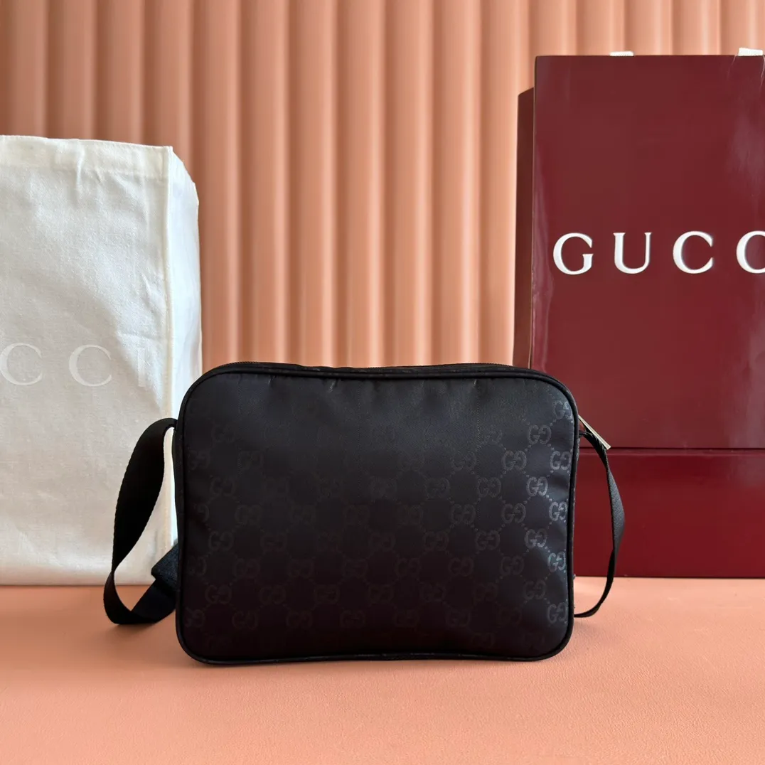 p900. 💋💋💋【With full set of original factory counter packaging】【New Product】Lightweight and durable GG nylon fabric is newly unveiled with new functions and eye-catching colors. It makes a dazzling appearance on this cross-body bag, complemented by red and green webbing details. Black GG nylon Red and green web detail Tonal Gucci logo Black nylon lining Interior: 1 padded compartment Outside: 2 zip pockets Handle height: 8 cm Adjustable shoulder strap (can be adjusted from 85 cm to 120 cm) Zip closure Ident.: 834475. Dimensions: 37cm (width) x 23cm (height) x 10cm (depth) Weight: approx. 0.5kg Color: black nylon cloth. Made in Italy