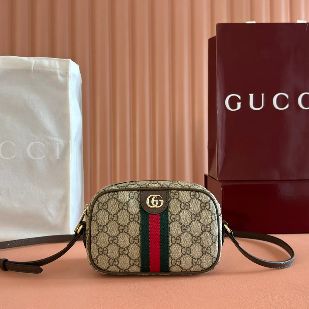 p960. 💋💋💋"With full set of original counter packaging" [New Product] Inspired by Gucci's iconic travel bag silhouette, the brand launched the Mini GG handbag. This handbag is crafted from soft GG presbyopic canvas and is equipped with web handles and a detachable shoulder strap. It reinterprets the brand's classic elements and pays homage to Gucci's proud travel tradition. Beige and dark brown GG monogram coated fabric Dark brown leather piping Light gold tone hardware Green linen cotton blend lining Carry handles (10cm high) Removable and adjustable leather shoulder strap (50cm high; Length: 101.5cm) Model: 859975. Dimensions: 20cm (W) x 13cm (H) x 13cm (D) Weight: approx. 0.4kg Colour: Brown/PVC. Made in Italy