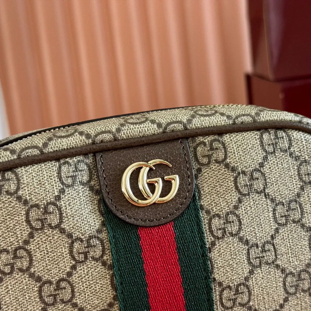 p960. 💋💋💋"With full set of original counter packaging" [New Product] Inspired by Gucci's iconic travel bag silhouette, the brand launched the Mini GG handbag. This handbag is crafted from soft GG presbyopic canvas and is equipped with web handles and a detachable shoulder strap. It reinterprets the brand's classic elements and pays homage to Gucci's proud travel tradition. Beige and dark brown GG monogram coated fabric Dark brown leather piping Light gold tone hardware Green linen cotton blend lining Carry handles (10cm high) Removable and adjustable leather shoulder strap (50cm high; Length: 101.5cm) Model: 859975. Dimensions: 20cm (W) x 13cm (H) x 13cm (D) Weight: approx. 0.4kg Colour: Brown/PVC. Made in Italy