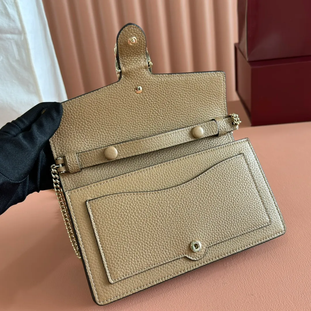 p980. 💋💋💋Original leather configuration counter complete packaging [New product] This Dionysus series chain wallet is crafted from light blue grain leather and cleverly integrated into the double tiger head lock with buttons. The shape is small and exquisite yet elegant, and equipped with a fixed chain shoulder strap, making it a sophisticated bag suitable for day and night. Light blue grained leather Light gold-tone hardware Internal: 6 card compartments, 1 zip pocket External: One flat pocket Double tiger head closure with button Weight: approx. 0.42 kg Model number: 837373. Dimensions: 20cm (width) x 11.5cm (height) x 2.5cm (d) Color: brown full leather. Made in Italy