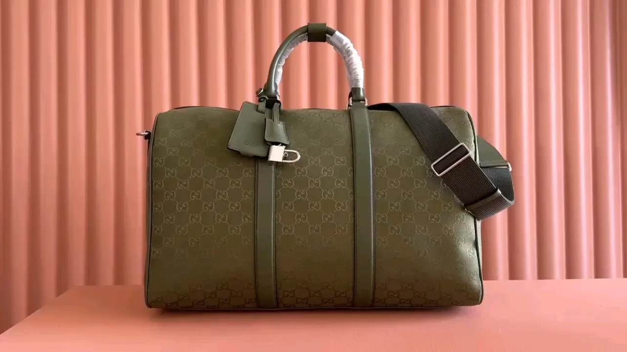 💋💋💋【New Style】Medium travel bag decorated with Gucci GG canvas, black canvas/green canvas original leather shipped! 🐍Model: 834457. short video