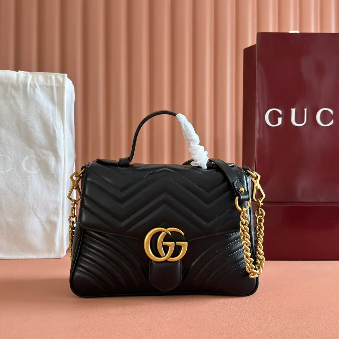 p1500. 📣📣📣【Original leather accessories🌈Full set of counter packaging】🔥🔥 ‼ ‼ "Marmont Italian Original Leather"‼ ‼ Have you picked up the addictive Gucci bags? The elegant and exquisite design of the GG Marmont series has captured the hearts of many girls! At the same time, it is also a must-have versatile item for global experts! Super awesome! Model: 498110. Size: 27*19*10.5, color: black