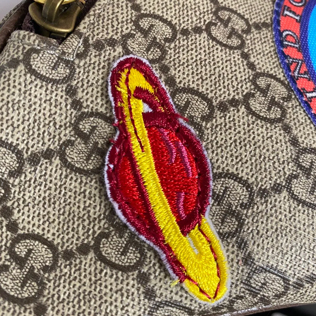 Actual shot #💰260 Model: 529711 embroidered tiger Size: 28x18x8cm. GG ophidia Travel has always been one of the brand's sources of inspiration. Decorated with a variety of fashionable embroidery and retro-style details such as planets. Retro airmail piping and Gucci retro logo taken from archive designs. Chest bag✅waist bag✅