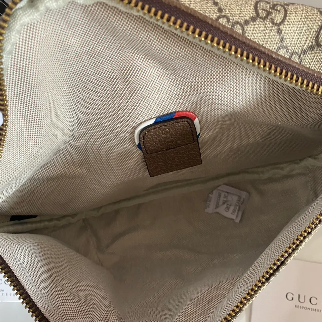Actual shot #💰260 Model: 529711 embroidered tiger Size: 28x18x8cm. GG ophidia Travel has always been one of the brand's sources of inspiration. Decorated with a variety of fashionable embroidery and retro-style details such as planets. Retro airmail piping and Gucci retro logo taken from archive designs. Chest bag✅waist bag✅