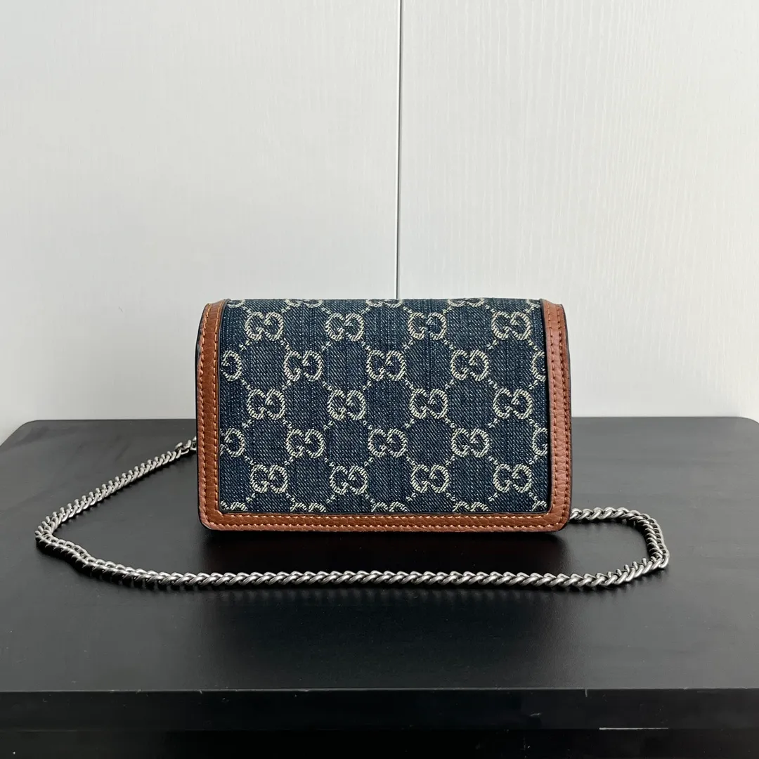 Actual shot #💰240 with box model: 476432 blue denim size: 16.5x10x4.5cm 𝙂𝙪𝙘𝙘𝙞 𝘿𝙞𝙤𝙣𝙮𝙨𝙪𝙨 𝙈𝙞𝙣𝙞 16.5 Xiaogujia’s entry-level small bag is recommended. It’s not worth mentioning. It’s a classic model that can be said to be the symbol of Xiaogujia. The classic mini Dionysian buckle is paired with calfskin. This bag has a very high appearance rate. It is simply a tool for daily wear and is very popular on the street❗️