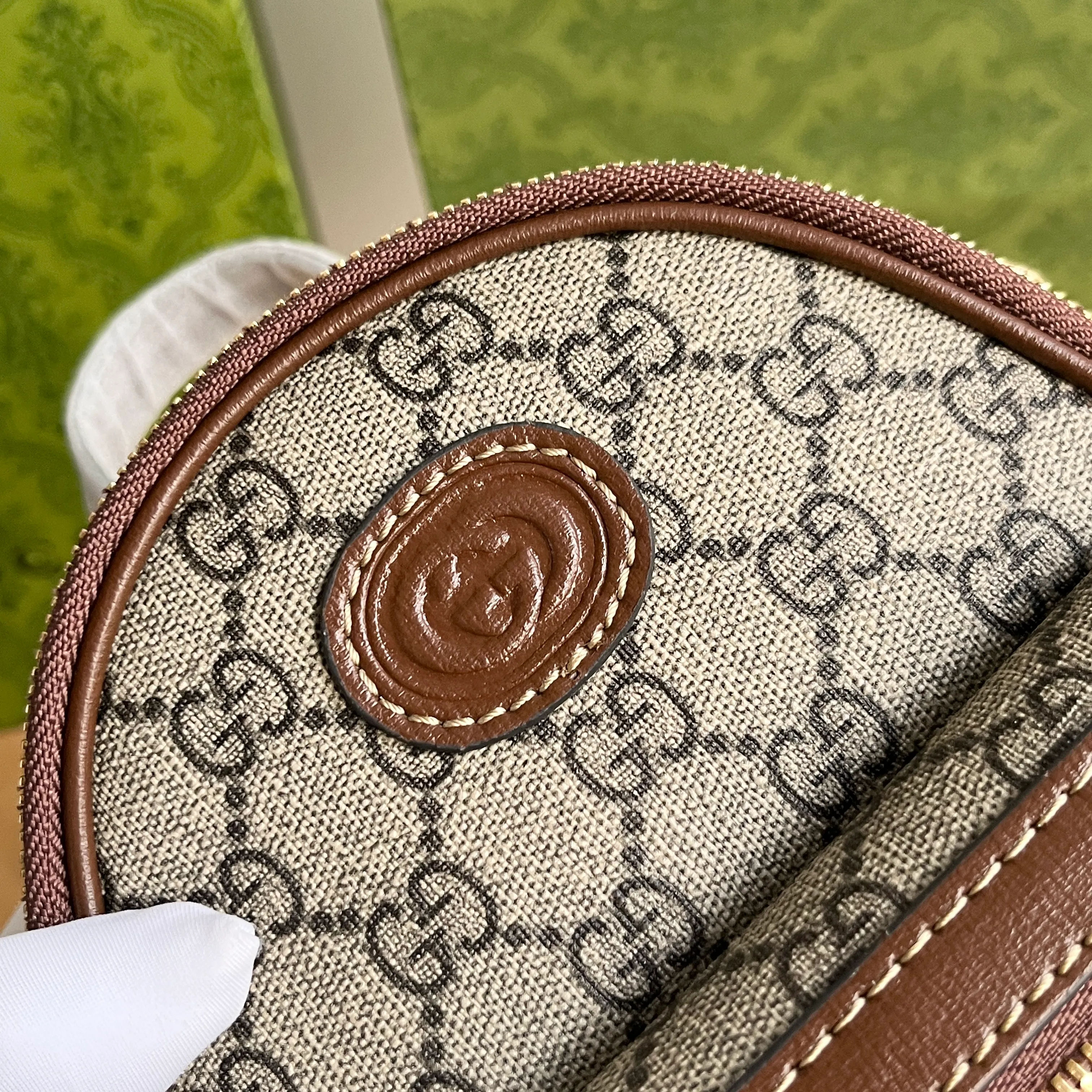 Actual shot #💰300 Style number: 725654 coffee Size: 15✖️19✖️8cm LV’s popular mini schoolbag Gucci also has it🤣🤣can be carried by hand, cross-body or carried on both shoulders! ! Even though it’s small, it can still hold a lot of stuff~ It has 3 pockets! Don’t look too good on your back when going out✌️