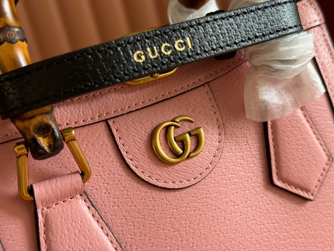 p1420. 📣📣📣【Original leather with complete packaging】🔥🔥Mini tote bag combines two recognizable brand elements, bamboo handles and double G accessories. The blue leather material and two khaki buckles complement each other, highlighting the smart and elegant temperament. Mini size: 20*16*10cm Model: 702732.