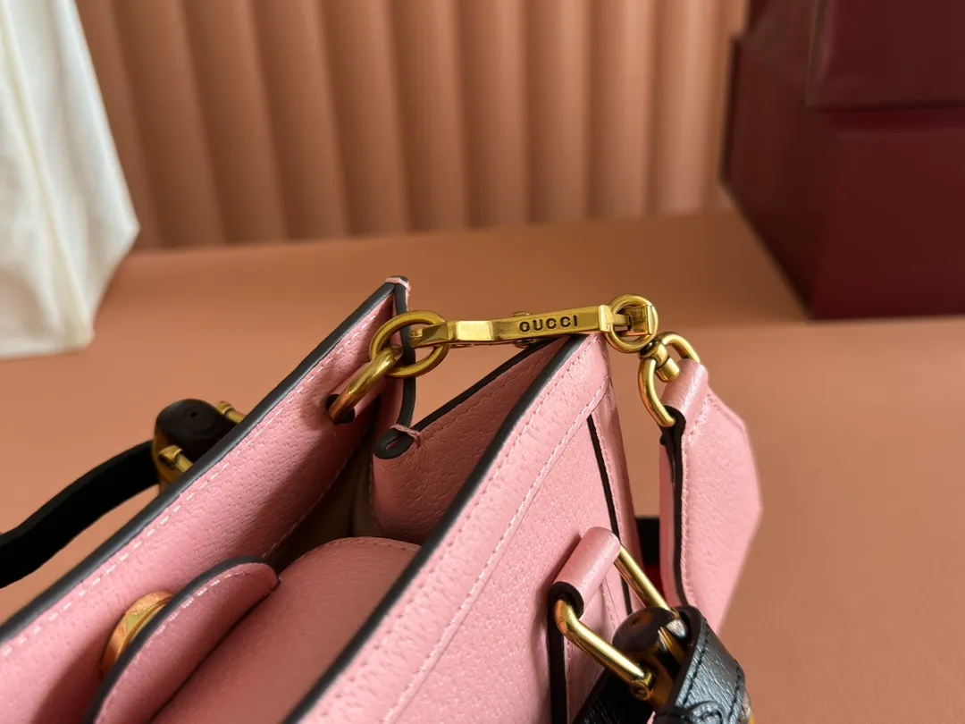 p1420. 📣📣📣【Original leather with complete packaging】🔥🔥Mini tote bag combines two recognizable brand elements, bamboo handles and double G accessories. The blue leather material and two khaki buckles complement each other, highlighting the smart and elegant temperament. Mini size: 20*16*10cm Model: 702732.