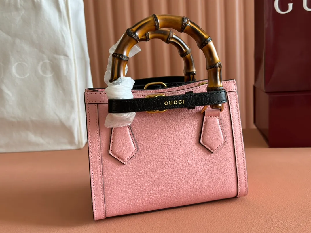 p1420. 📣📣📣【Original leather with complete packaging】🔥🔥Mini tote bag combines two recognizable brand elements, bamboo handles and double G accessories. The blue leather material and two khaki buckles complement each other, highlighting the smart and elegant temperament. Mini size: 20*16*10cm Model: 702732.