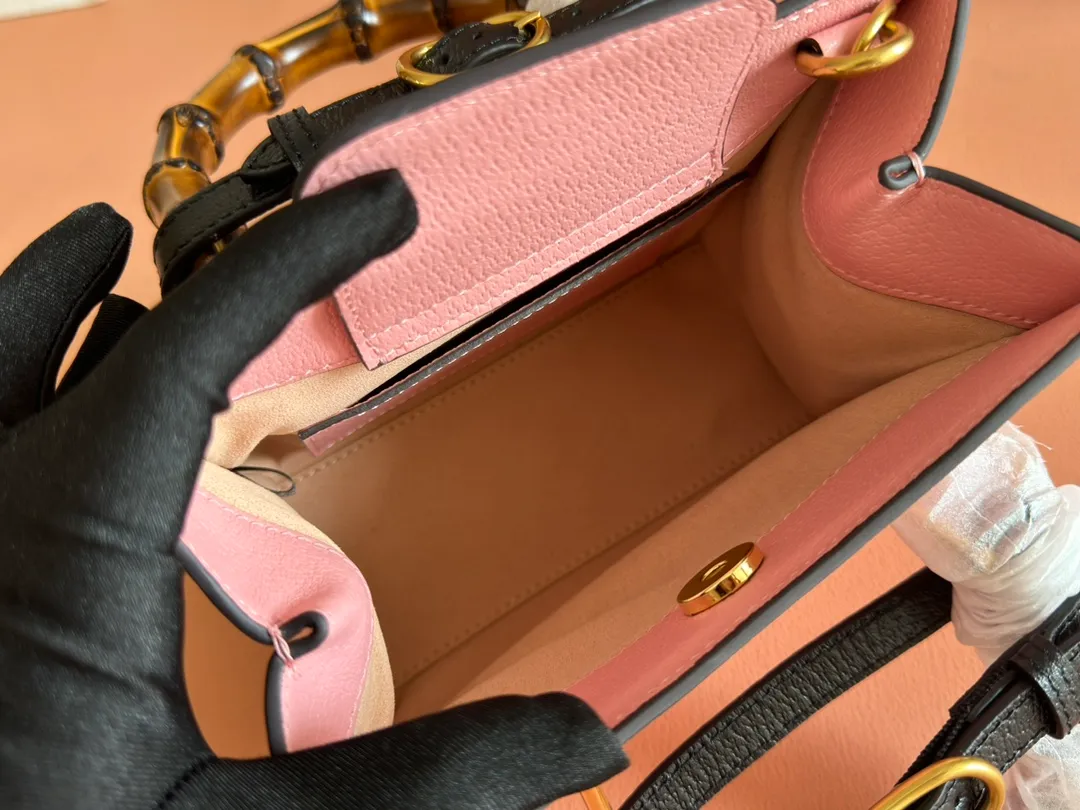 p1420. 📣📣📣【Original leather with complete packaging】🔥🔥Mini tote bag combines two recognizable brand elements, bamboo handles and double G accessories. The blue leather material and two khaki buckles complement each other, highlighting the smart and elegant temperament. Mini size: 20*16*10cm Model: 702732.