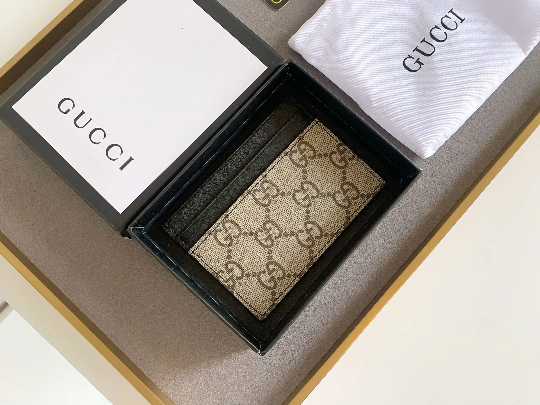 💰90 💎 (Tiger pattern) Top original quality, GUCCI classic popular printed card holder, exclusive background, real shot. The card holder is made of GG Supreme high-grade man-made canvas with exquisite patterns💯! Style number: 451277 Size: 10x7.5cm