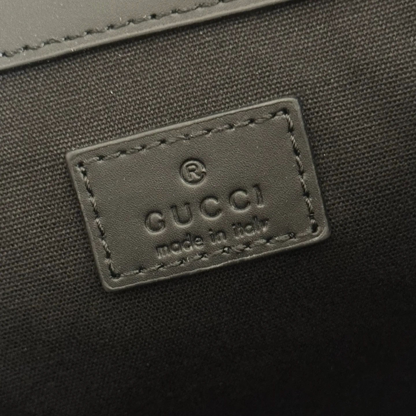p1700💋💋💋【With full set of original counter packaging】The GG Emblem series uses smooth leather decorated with GG printed embossed patterns to reinterpret the brand's timeless elegance and exquisite craftsmanship. This new line of backpacks is versatile, featuring a padded laptop compartment and a padded mesh back panel. The webbing pull-loop detail adds to the charm of the entire silhouette. Black GG printed embossed glossy leather Black leather piping Gucci printed embossed logo Black cotton and linen blend lining Padded mesh on the back Adjustable shoulder straps Web pull-loop detail Interior: 1 zip pocket External: 1 zip pocket Handle height: 10 cm Flap closure with drawstring Model: 854750. Dimensions: 34cm (W) x 44cm (H) x 15cm (D) Weight: Approx. 1.4kg Colour: Black/Embossed.