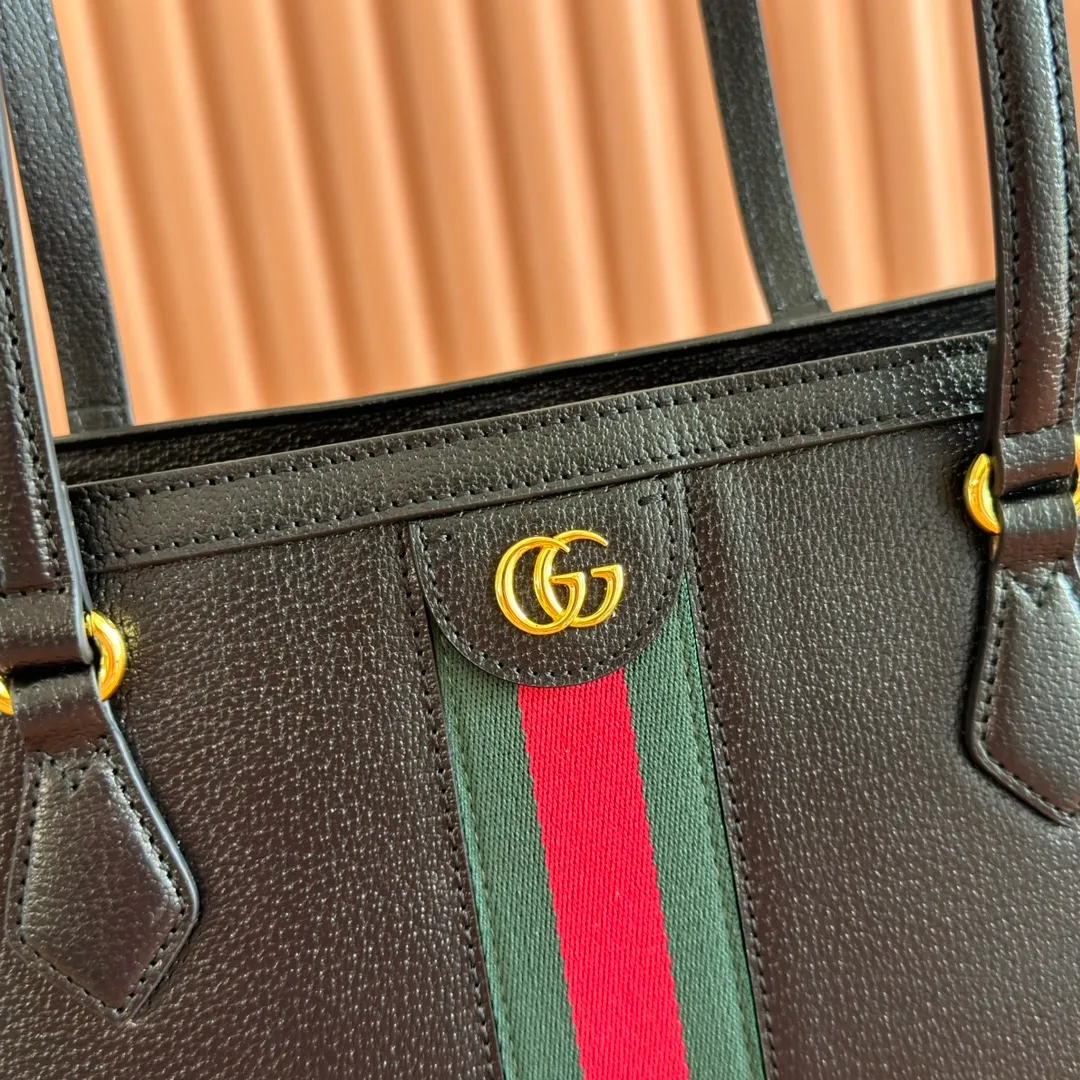 p1180. 📣📣📣[Full set of original leather accessories cabinet package]🔥🔥 Full leather shopping bag and striped webbing, low-key combination with the brand's recognizable elements are integrated into a classic combination. The evolution of the Ophidia world has never stopped, adding ingenious styles and shapes, and constantly innovating. Model: 631685. Dimensions: 38x28x14cm.