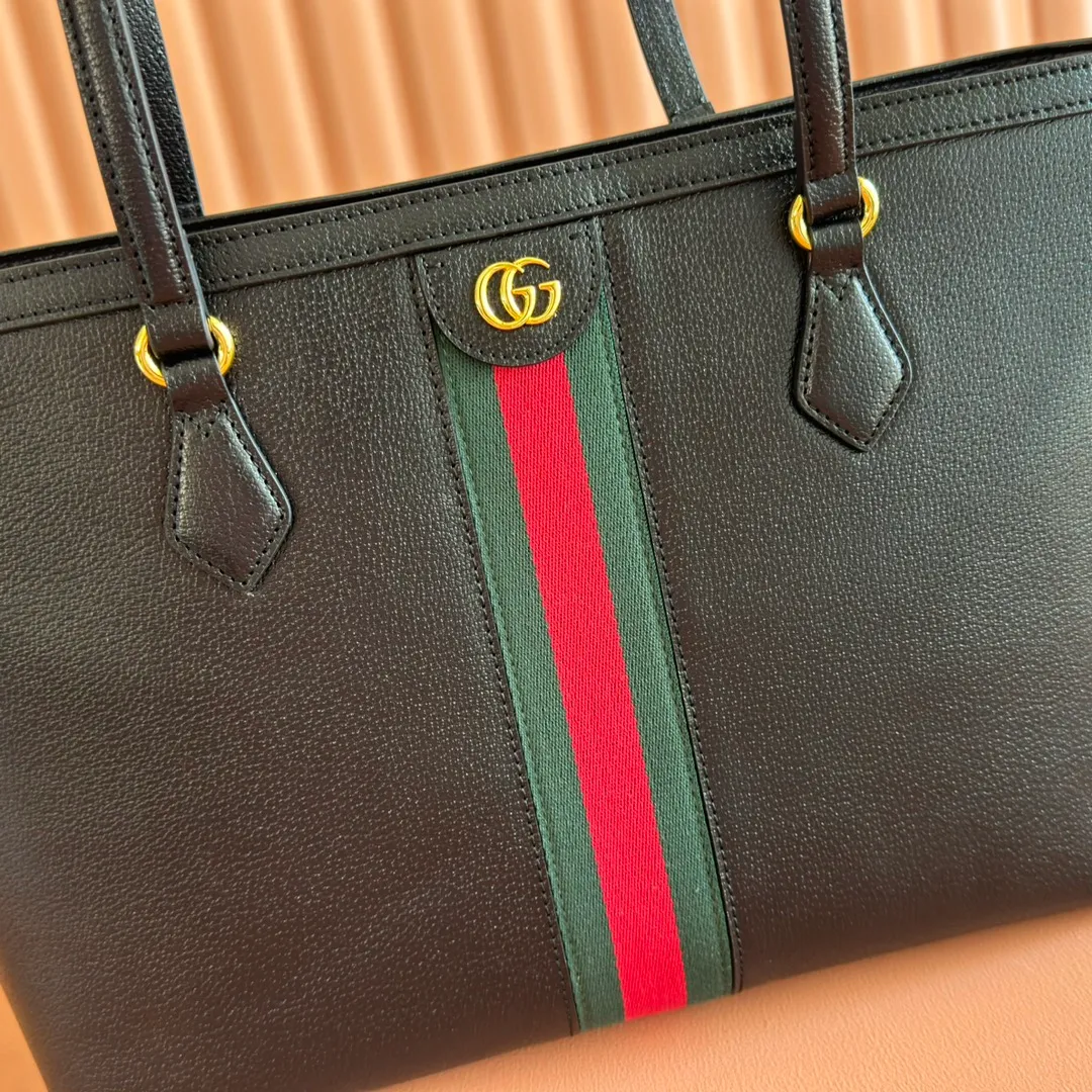 p1180. 📣📣📣[Full set of original leather accessories cabinet package]🔥🔥 Full leather shopping bag and striped webbing, low-key combination with the brand's recognizable elements are integrated into a classic combination. The evolution of the Ophidia world has never stopped, adding ingenious styles and shapes, and constantly innovating. Model: 631685. Dimensions: 38x28x14cm.