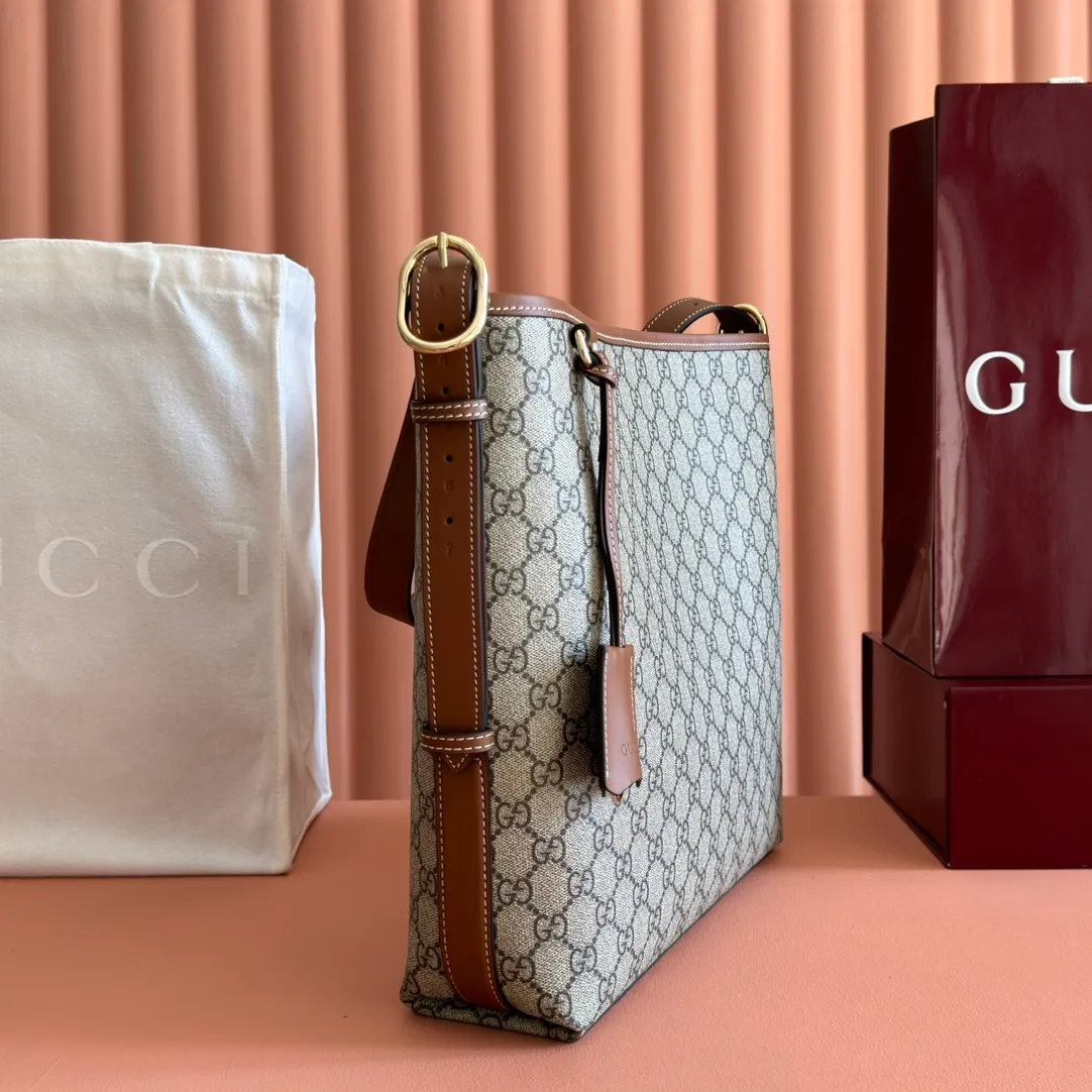 p1120. 💋💋💋【With full set of original counter packaging】💕The GG Emblem series reinterprets the brand's timeless elegance and exquisite craftsmanship. Lined in webbed cotton, this bucket bag features an internal compartment for added functionality. Beige and dark brown GG monogram coated fabric Brown leather trim Light gold tone hardware Webbing cotton lining Interior: Zip pocket Adjustable leather shoulder strap: Height: 26 cm - 47 cm; Length: 102 cm Magnetic closure Ident No.: 847452. Dimensions: 30.5cm (width) x 30.5cm (height) x 9cm (depth) Weight: approx. 0.85kg Color: Brown/PVC.