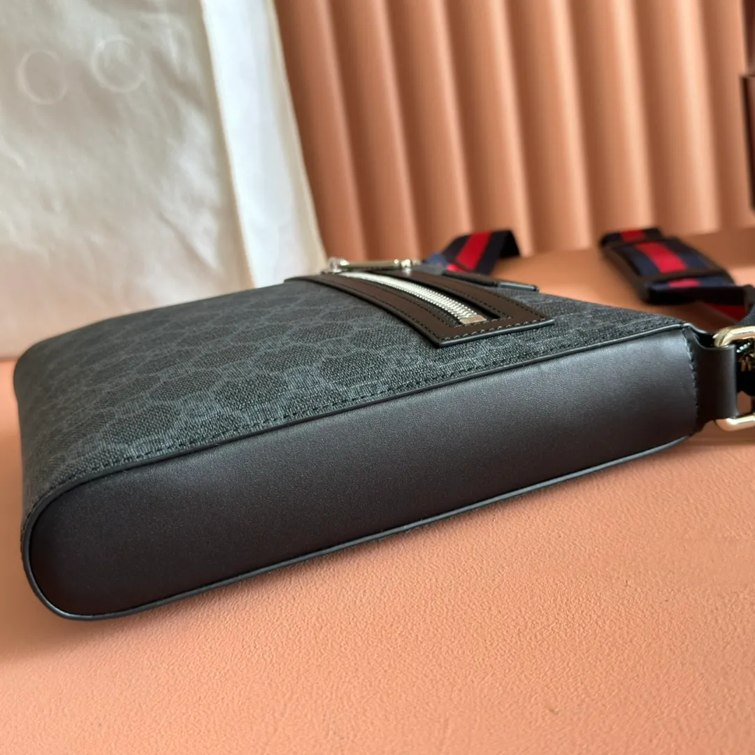 p720. 💋💋💋【Original leather accessories🌈 Equipped with full set of packaging at the counter】🔥🔥G Home👉New model. The market's top exclusive goods control, special/counter quality 💯Using imported cowhide, original hardware! Exquisite workmanship. 💯Exclusive physical photos📷👉The quality can be seen in the picture👄👄😘😘. Style number: 523599. Dimensions: width 21*height 23*side width 4. Color: Gram pvc.