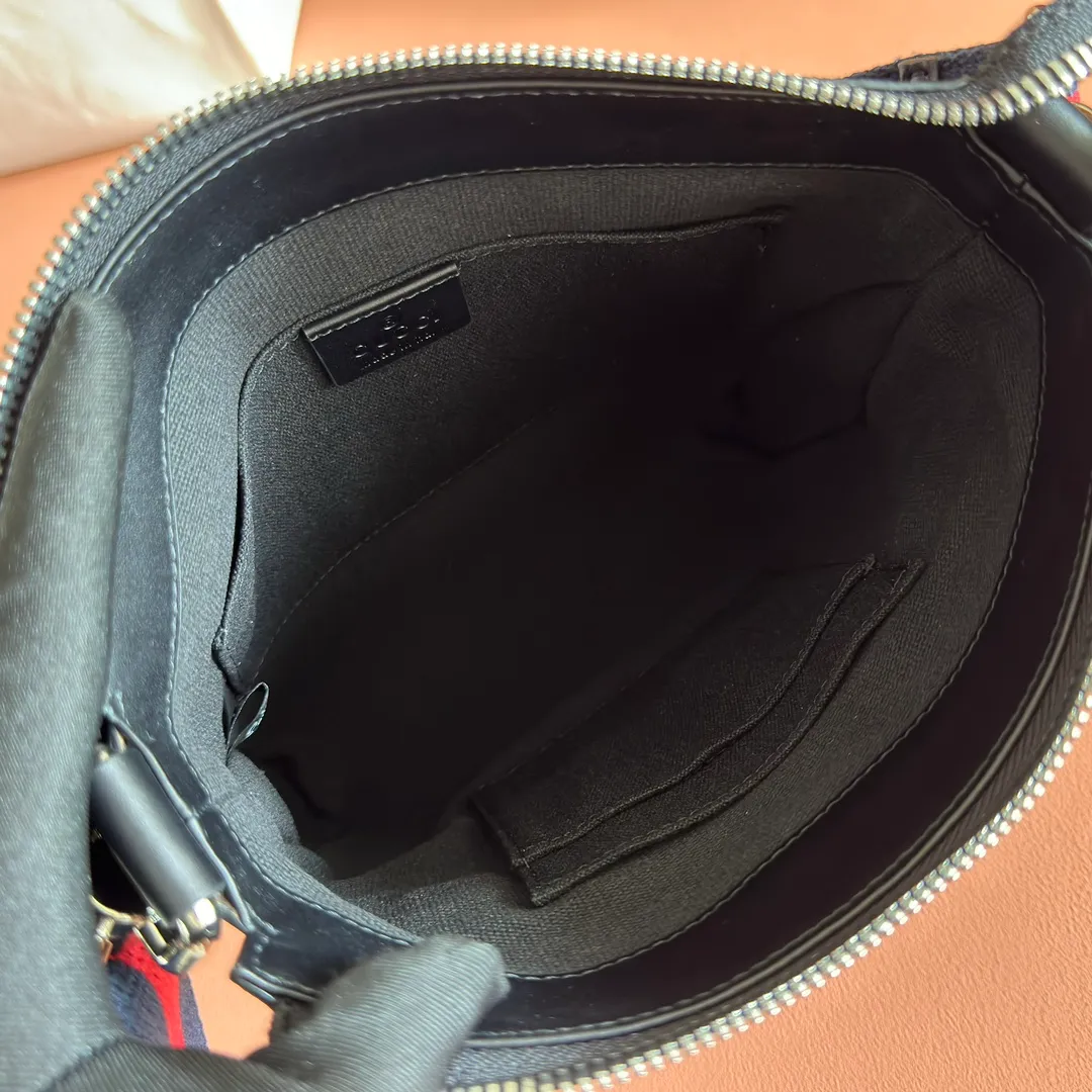 p720. 💋💋💋【Original leather accessories🌈 Equipped with full set of packaging at the counter】🔥🔥G Home👉New model. The market's top exclusive goods control, special/counter quality 💯Using imported cowhide, original hardware! Exquisite workmanship. 💯Exclusive physical photos📷👉The quality can be seen in the picture👄👄😘😘. Style number: 523599. Dimensions: width 21*height 23*side width 4. Color: Gram pvc.