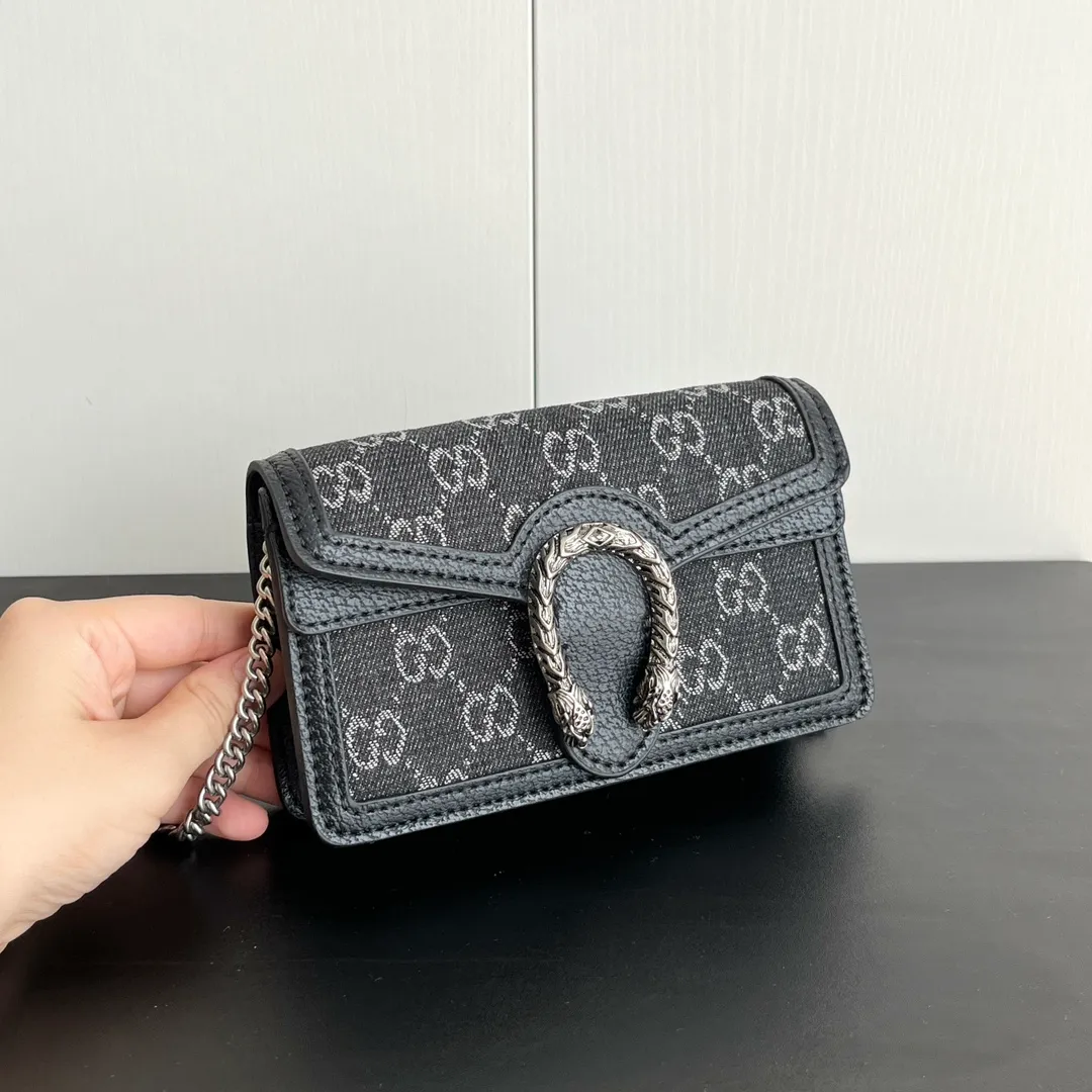 Actual shot #💰240 with box Model: 476432 Black denim Size: 16.5x10x4.5cm 𝙂𝙪𝙘𝙘𝙞 𝘿𝙞𝙤𝙣𝙮𝙨𝙪𝙨 𝙈𝙞𝙣𝙞 16.5 Xiaogujia’s entry-level small bag is recommended. It’s not worth mentioning. It’s a classic model that can be said to be the symbol of Xiaogujia. The classic mini Dionysian buckle is paired with calfskin. This bag has a very high appearance rate. It is simply a tool for daily wear and is very popular on the street❗️