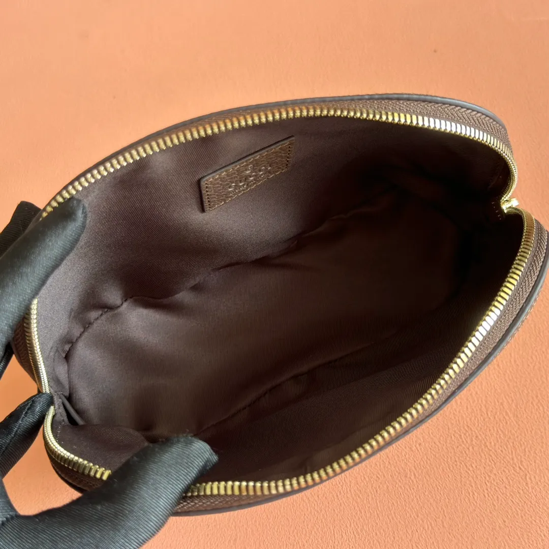 p540. 💋💋💋"With full set of original counter packaging" [New Product] The Ophidia series eye-catchingly presents novel silhouettes and practical functional designs. It is ingeniously interpreted in iconic beige and brown colors to create soft-textured bags. This cosmetic bag can also be used to store daily essentials. Beige and dark brown GG monogram coated fabric Brown leather trim Light gold tone hardware Brown taffeta lining Double G Webbing Zip closure Ident No.: 838483. Dimensions: 24cm (width) x 13.5cm (height) x 8cm (depth) Weight: approx. 166g Color: Brown/PVC. Made in Italy