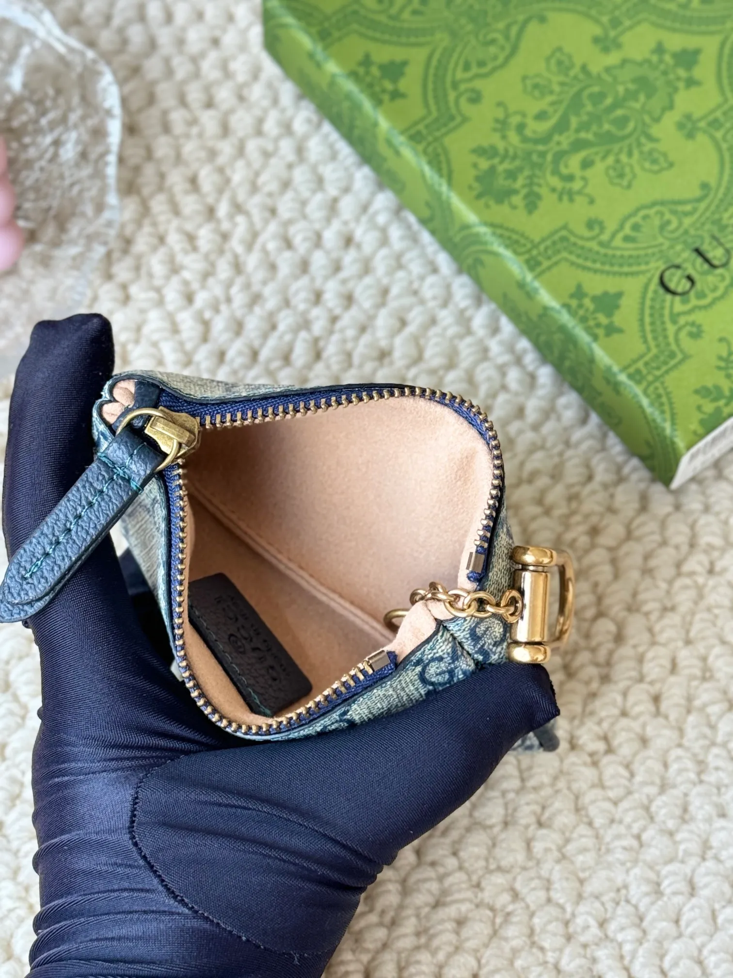 💰140 gucci new small coin purse ~ lipstick bag! Cowhide + PVC with exquisite original factory hardware! Flexible and unique hook buckle, small and exquisite, with great effect. Model: 671722, size: 12x7.5x1.5cm.