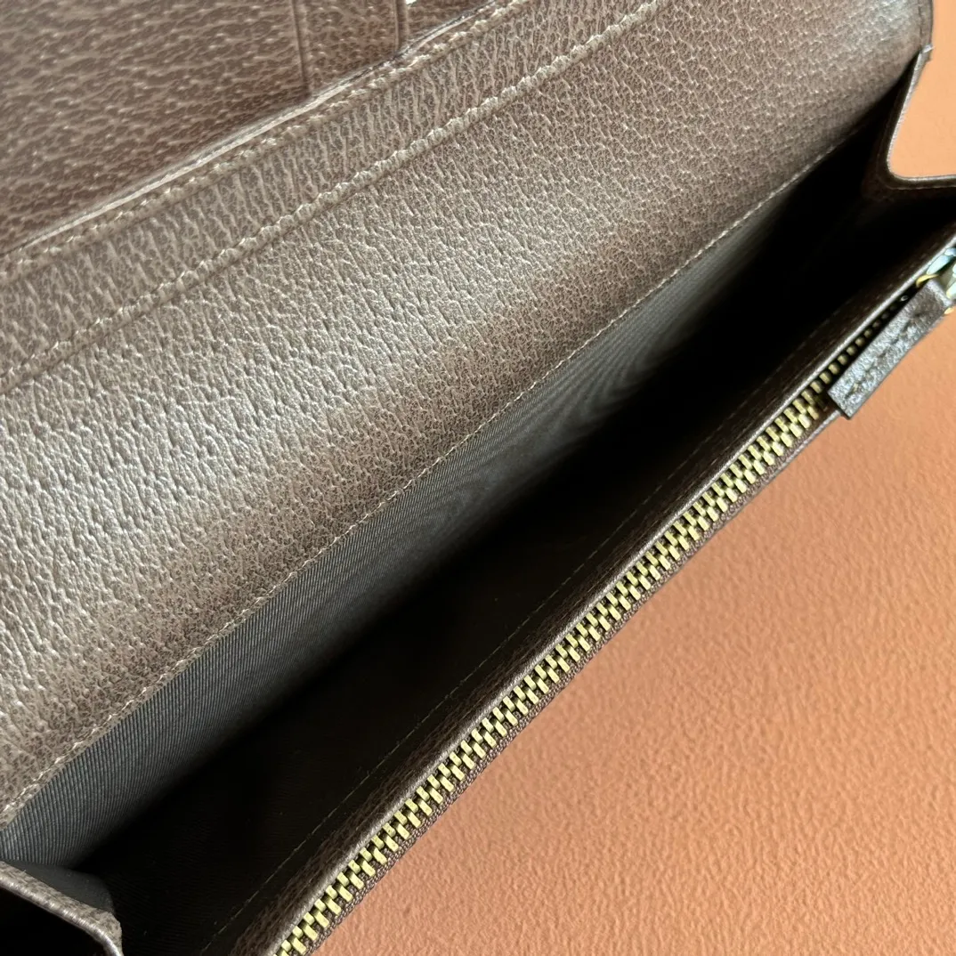 p420. 💋💋💋【With full set of original green box packaging】‼ ️Ophidia series GG long wallet The new series presents thin and compact small leather goods, with ingenuity and the main color matching, making the classic GG logo embellishment on the bag full of style. Featuring multiple card compartments and pockets, this long wallet is crafted in blue and embellished with silver-toned Double G-shaped accessories to complete the design. Blue and navy GG Supreme canvas Dark blue leather trim Silver-tone hardware Moiré fabric lining Double G Interior: Sixteen card compartments, one zip pocket and three open pockets Dimensions when closed: 19cm (L) x 10cm (W) x 2cm (D); open: 19cm (L) x 20.5cm (W) Weight: approx. 0.148kg Ident number: 791746. Dimensions: 1 (length) x 10 (width) x 2 cm (thickness) Color: blue/pvc. Made in Italy