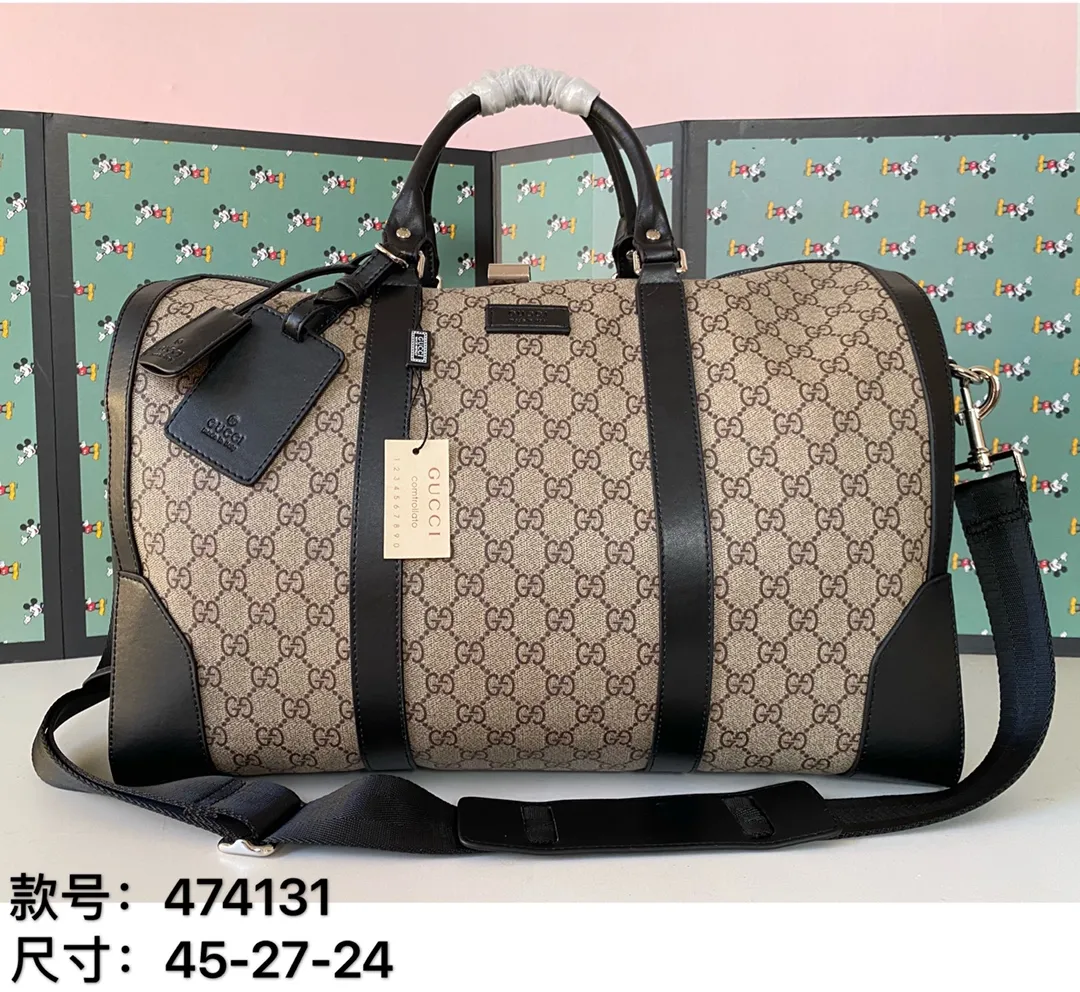 💰380 🆕GUCCI💝💝The latest small travel bag💗The texture is super soft and made of soft GG Supreme high-grade man-made canvas. This material is a softer version of GG Supreme high-grade man-made canvas. It is covered with microfiber fabric, decorated with GG patterns, and matched with black imported cowhide piping. It is full of personality! Comes with a detachable webbing shoulder strap. Style number: 474131 Kehu. Size: 45*27*24