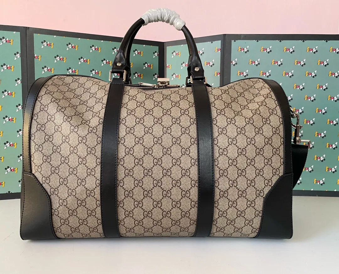 💰380 🆕GUCCI💝💝The latest small travel bag💗The texture is super soft and made of soft GG Supreme high-grade man-made canvas. This material is a softer version of GG Supreme high-grade man-made canvas. It is covered with microfiber fabric, decorated with GG patterns, and matched with black imported cowhide piping. It is full of personality! Comes with a detachable webbing shoulder strap. Style number: 474131 Kehu. Size: 45*27*24