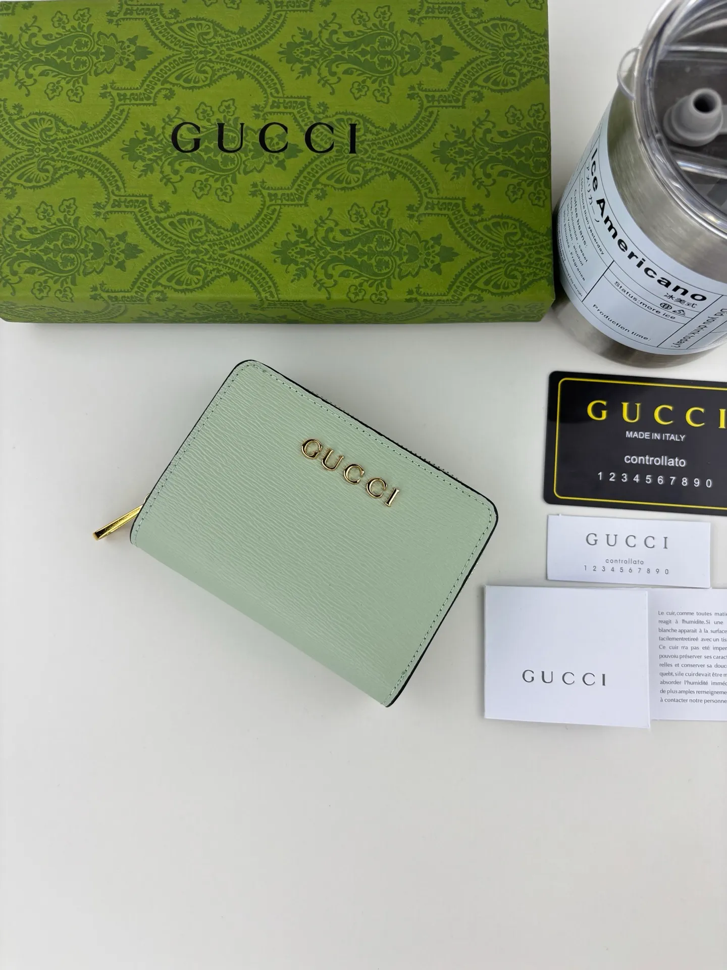 💰160 GUCCl chain wallet with handwritten Gucci logo. The small leather accessories series seamlessly integrates modern fashion elements to create ingenious items with changing styles without losing classic connotation, bringing fresh vitality to formal leather items. This chain wallet is crafted from green leather and features the Gucci logo in gold-tone script. Green leather, gold-tone hardware, taffeta lining, scripted Gucci logo detail, interior: six card compartments, one zipped gusset pocket and one open compartment, chain strap, snap button fastening. Style number: 772639 Size: 9cmx 11cmx 2.5cm Color: Green