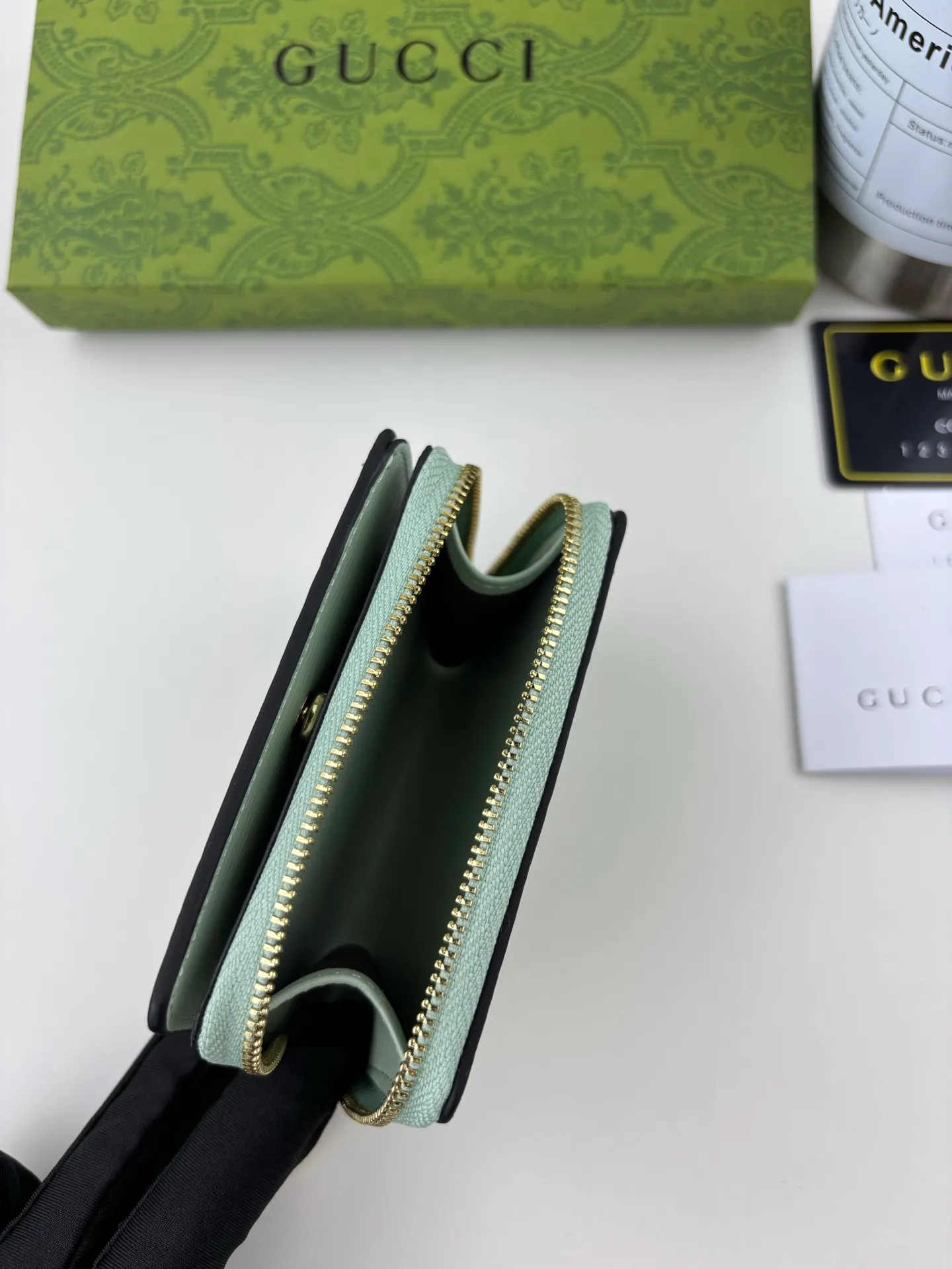 💰160 GUCCl chain wallet with handwritten Gucci logo. The small leather accessories series seamlessly integrates modern fashion elements to create ingenious items with changing styles without losing classic connotation, bringing fresh vitality to formal leather items. This chain wallet is crafted from green leather and features the Gucci logo in gold-tone script. Green leather, gold-tone hardware, taffeta lining, scripted Gucci logo detail, interior: six card compartments, one zipped gusset pocket and one open compartment, chain strap, snap button fastening. Style number: 772639 Size: 9cmx 11cmx 2.5cm Color: Green