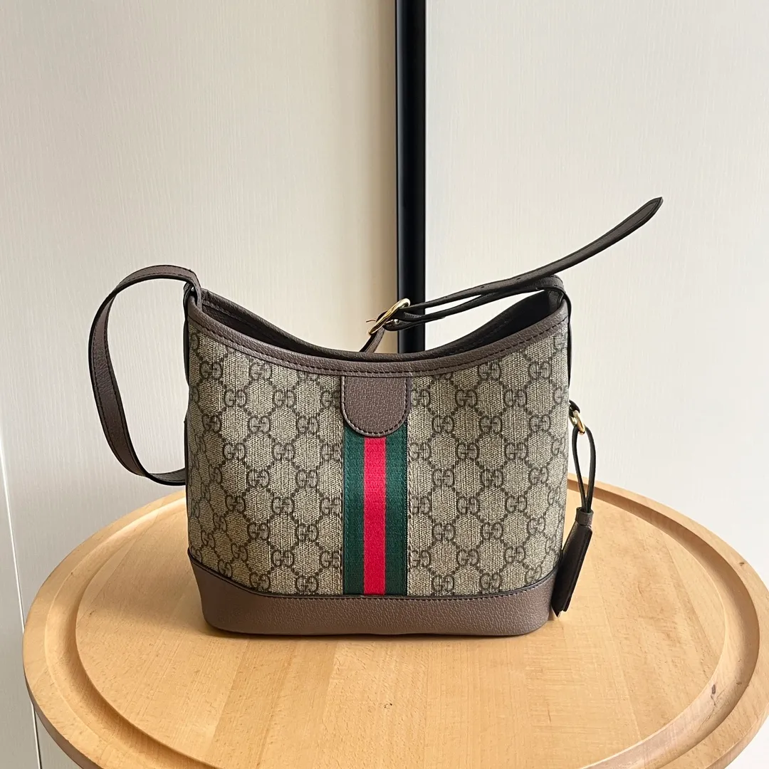 Actual shot #💰280 Model 781402 Size 23/21/12cm Gucci Ophidia hobo underarm bag Today’s aura is given by hobo! ! ! This bag really blends into daily life, casual and fashionable. The bag has a large capacity but is light and compact, which can be very suitable for daily outings. The shoulder straps are longer than ordinary armpit bags and can be adjusted. I fell in love at first sight and can be used fashionably at the same time!