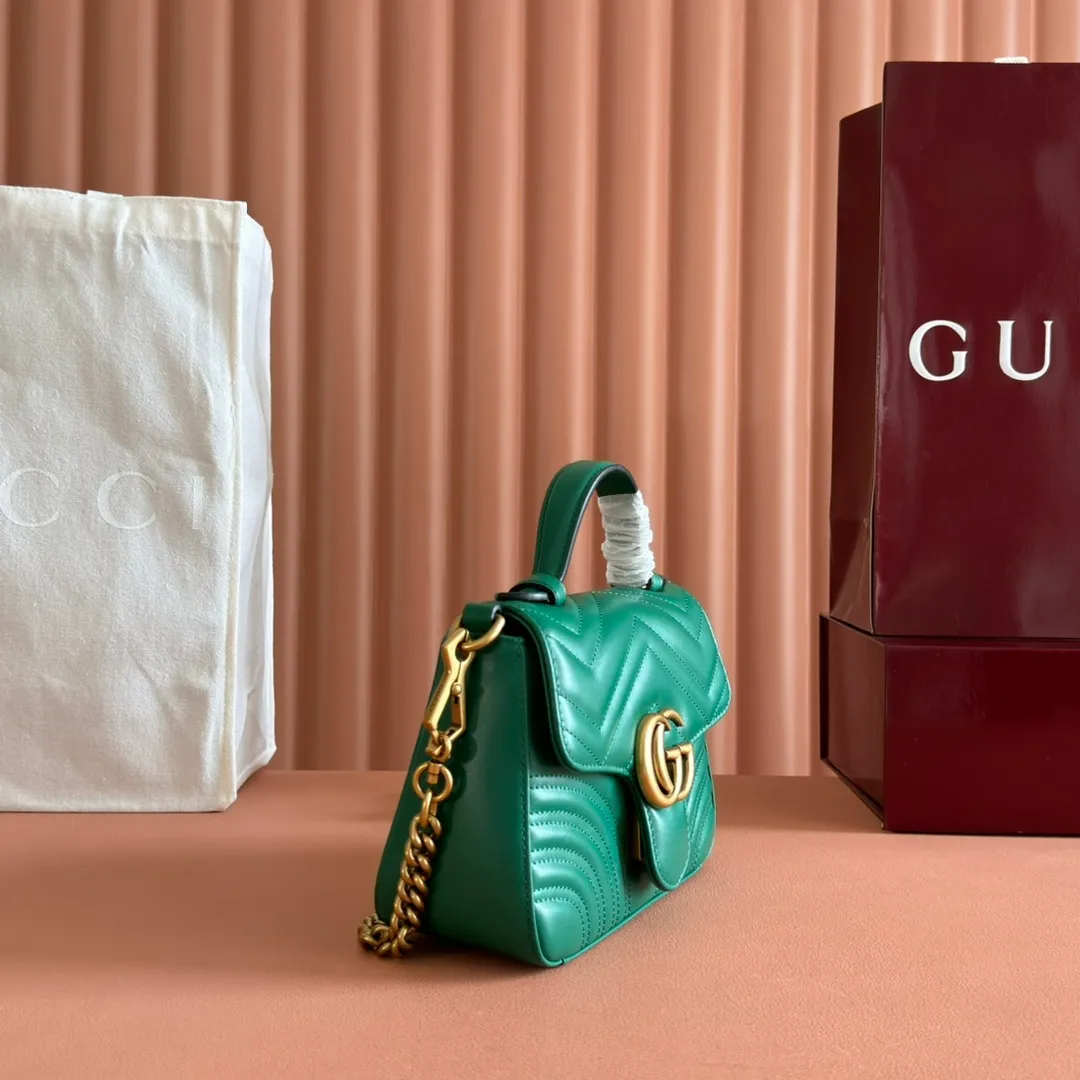 p1280. 📣📣📣【Original leather accessories🌈Full set of counter packaging】🔥🔥 ‼ ‼ "Marmont Italian Original Leather"‼ ‼ Have you picked up the addictive Gucci bags? The elegant and exquisite design of the GG Marmont series has captured the hearts of many girls! At the same time, it is also a must-have versatile item for global experts! Super awesome! Model: 547260. Size: 21*15.5*8. Color: green